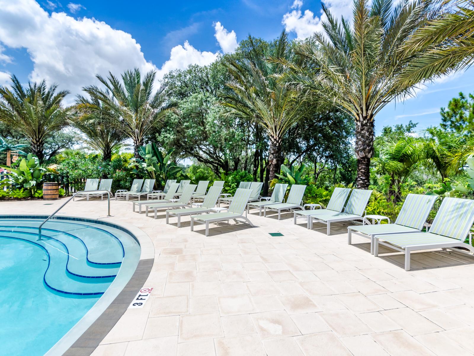 Festival Resort - Pool Deck