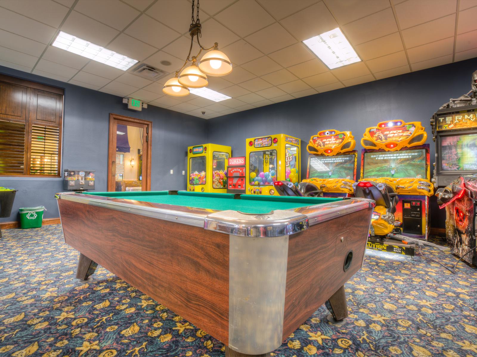 Paradise Palms - Game Room