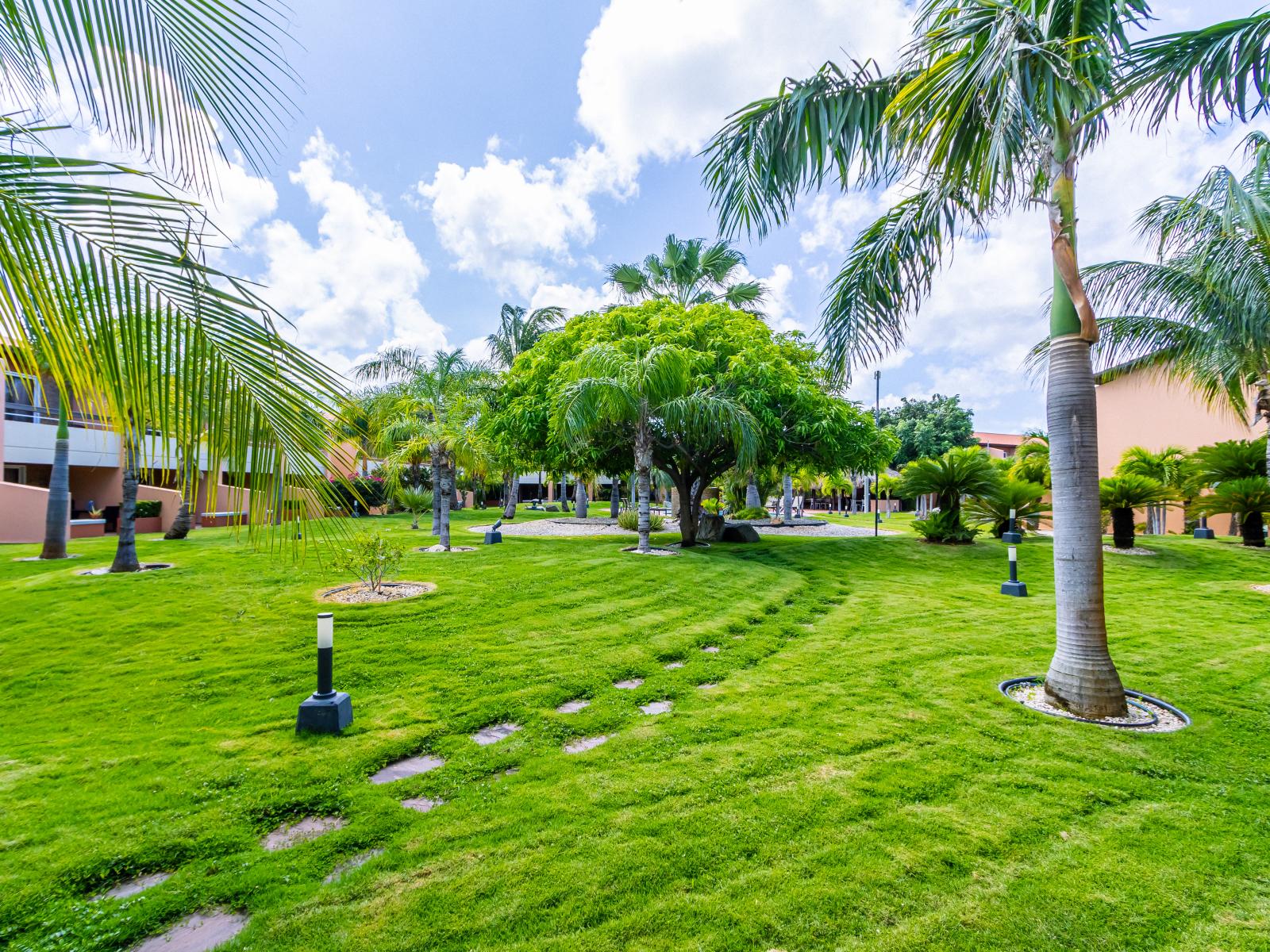 Jardines del Mar serene garens and grounds