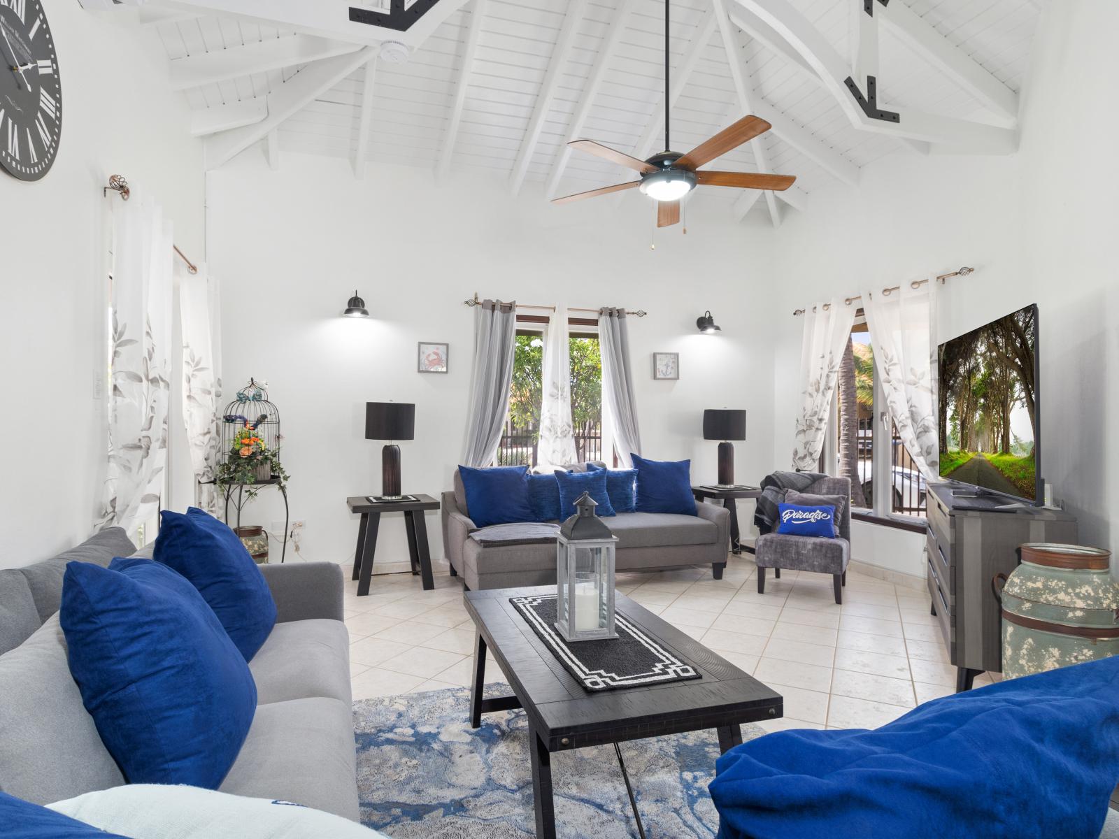 Spacious Living Area of the 2BR Home in Noord Aruba near beach - Smart TV and Netflix - Elegantly decorated space with a neutral color palette for a timeless appeal - Thoughtful mix of textures, from plush rugs to tasteful throw pillows