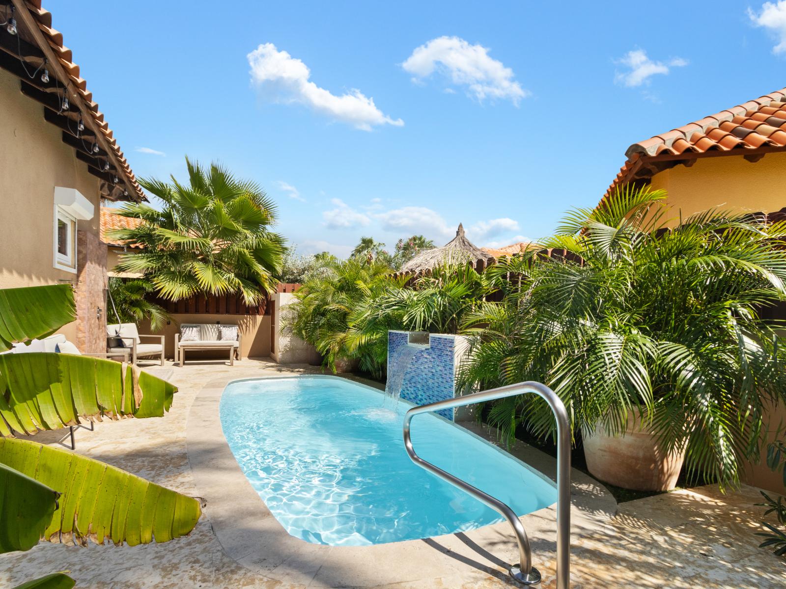 Splendid Private Pool of the 2BR Home in Noord Aruba - Cosy beach chairs available - Dive into refreshing poolside escape - Immerse yourself in the cool elegance of our pool - Experience ultimate relaxation in our poolside paradise