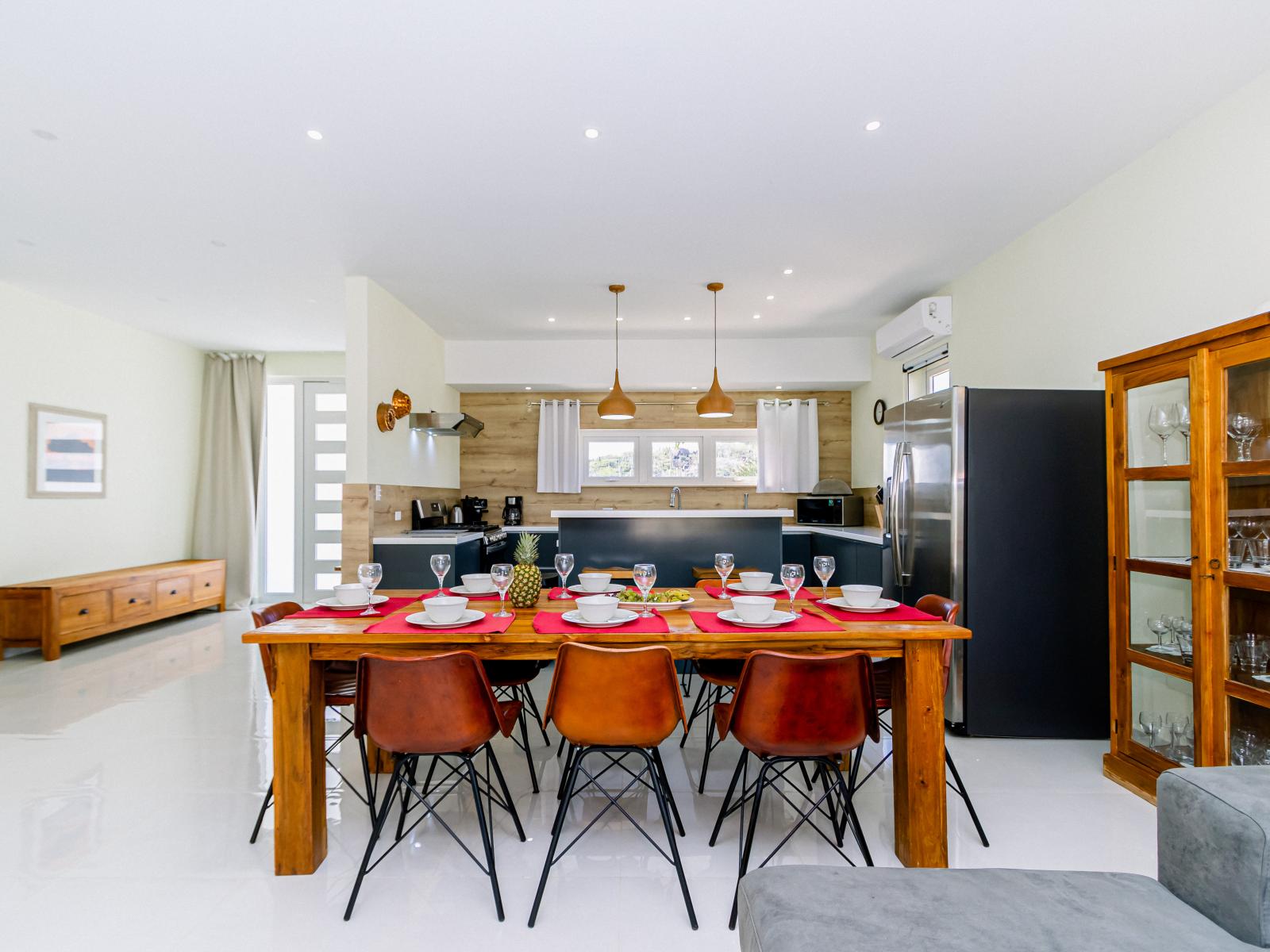 Palatine Dining Area of the 4BR Home in Noord Aruba - Sophisticated design with a blend of modern and classic elements - Artfully arranged table settings for a touch of elegance - Beautifully crafted dining table