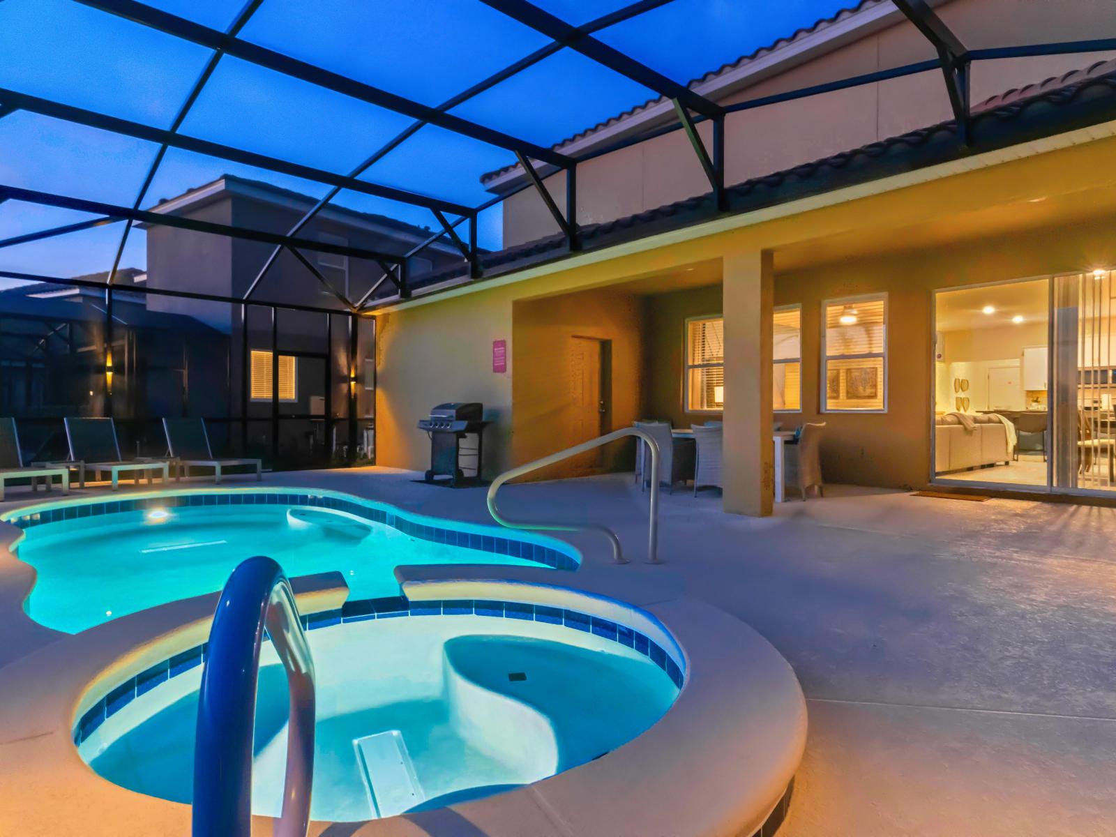 Stunning private pool of the home in Davenport Florida - Thoughtful lighting for day and night use - Inviting pool area for a perfect getaway - Crystal-clear pool for refreshing dips