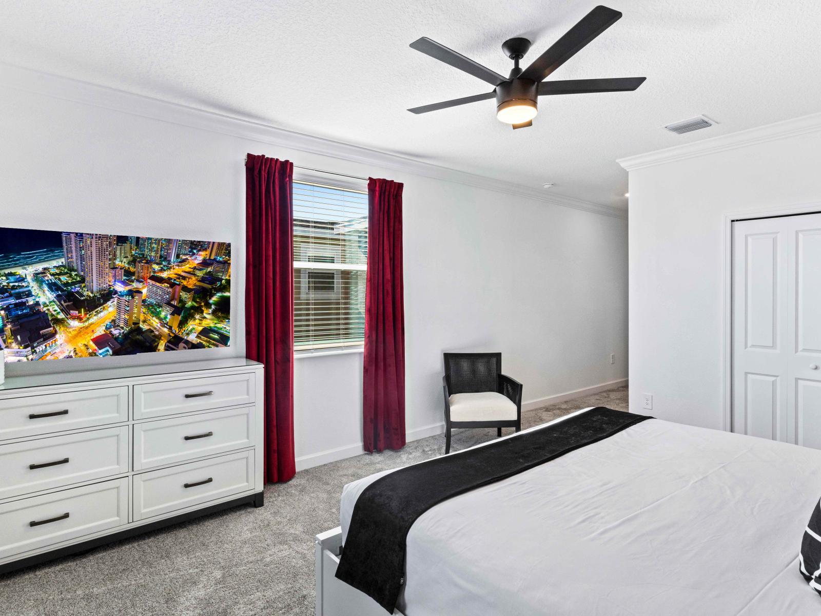 Magnificent Bedroom of the Townhouse in Davenport Florida - Plush bed - Spacious bedroom offering comfort and style - Thoughtfully Designed for comfort and style - Smart TV and Netflix