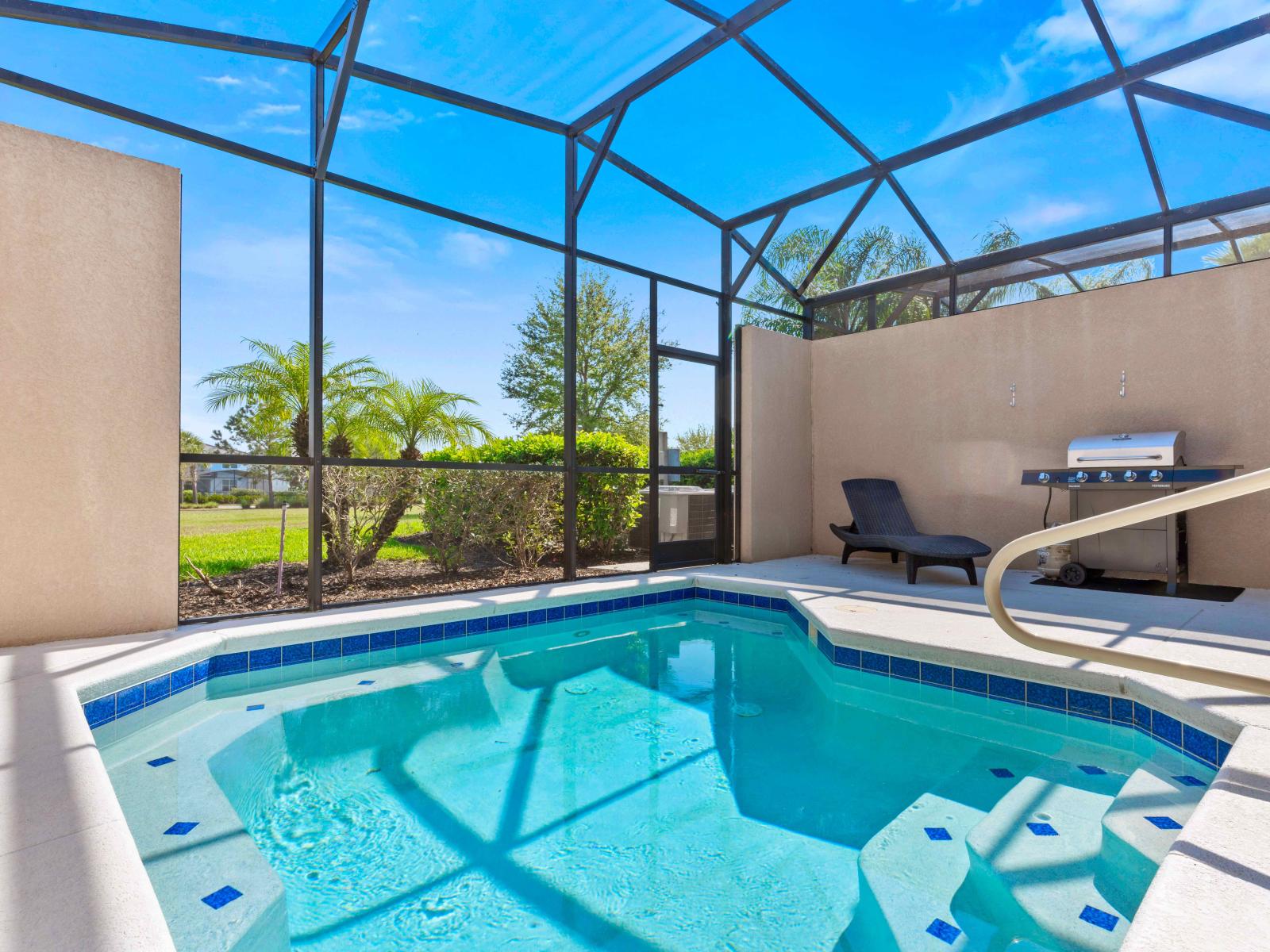 Outstanding private pool of the townhouse in Davenport Florida - Dive into a refreshing poolside escape - Lounge in tranquility by the sparkling waters - BBQ Grill