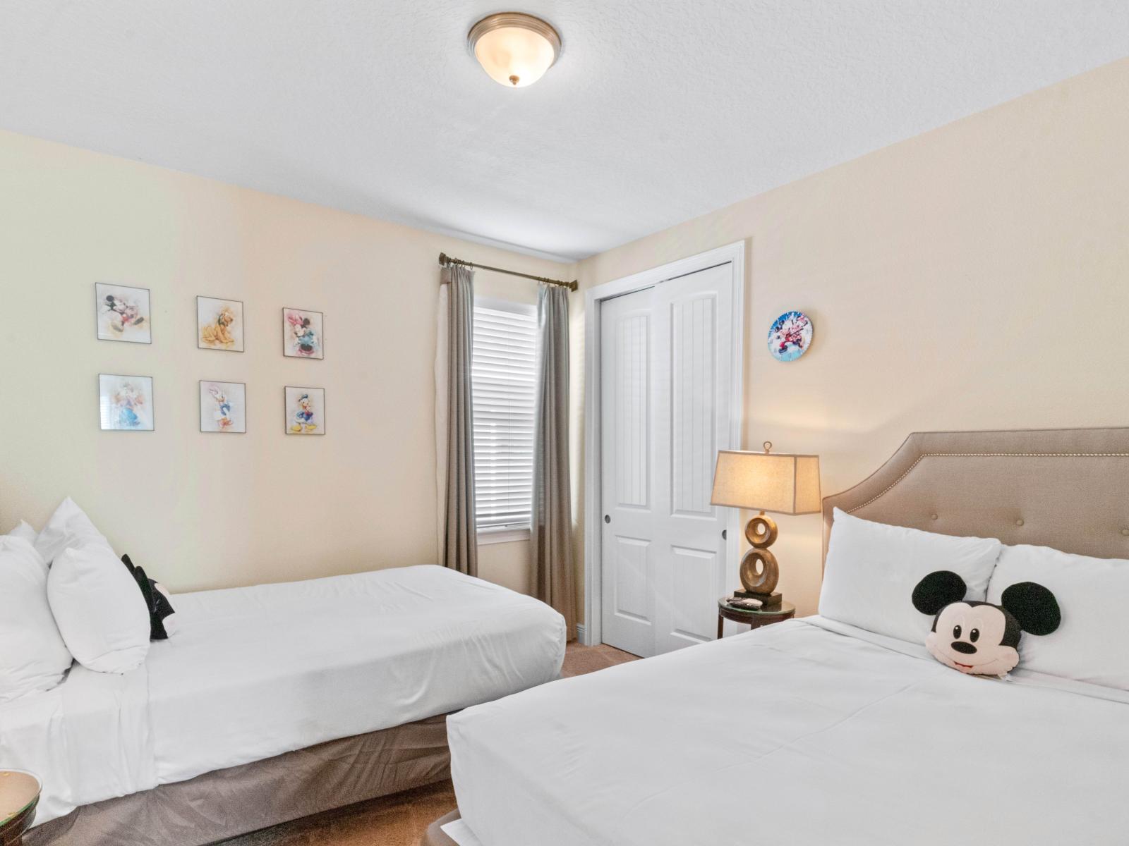 Twin Comfy bedroom of the Home in Kissimmee Florida - Enjoy the luxury of space and comfort in inviting bedroom - Featuring two double beds  - Ideal setup for a relaxing stay