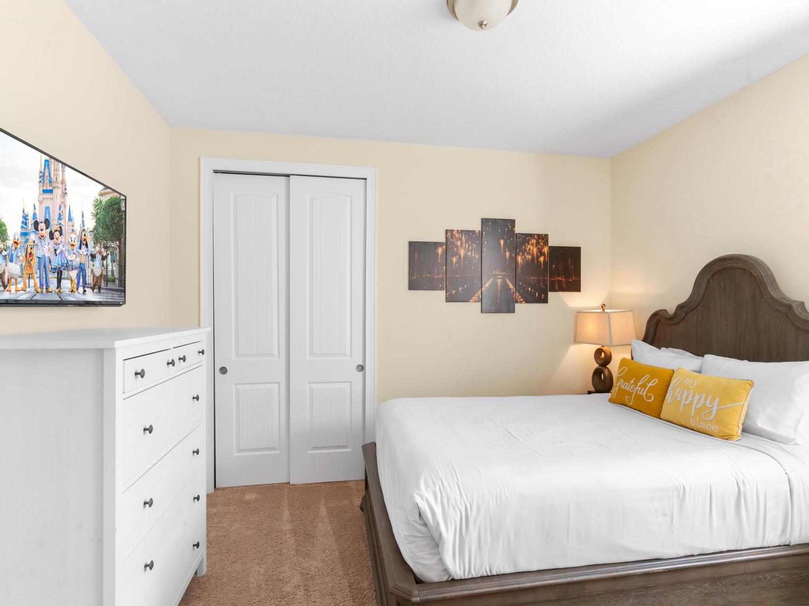 Elegant Bedroom of the Home in Kissimmee Florida - Smart TV and Netflix - Comfy double bed - Plush furnishings and sumptuous bedding for luxurious comfort