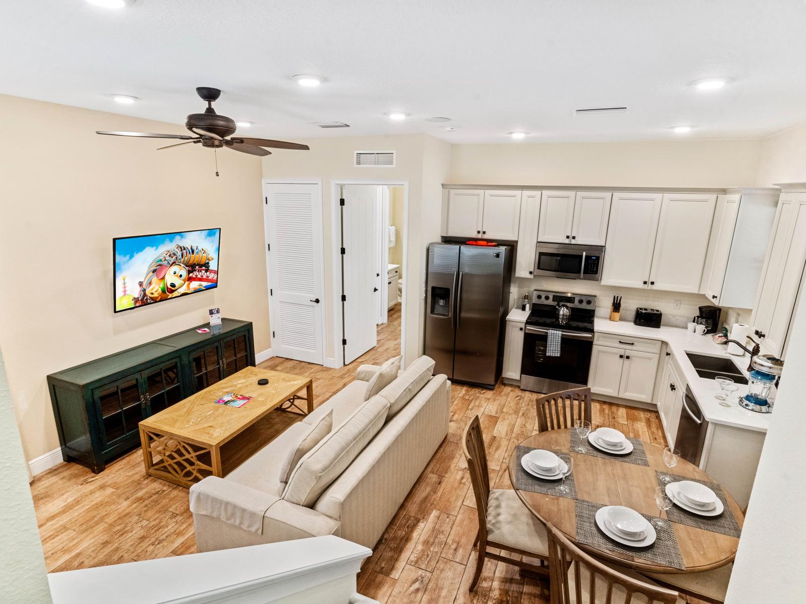 Elegant living area of the cottage in Kissimmee Florida - The open layout of the kitchen, dining and living area  - It makes the room brighter and well-ventilated - Smart TV and Netflix