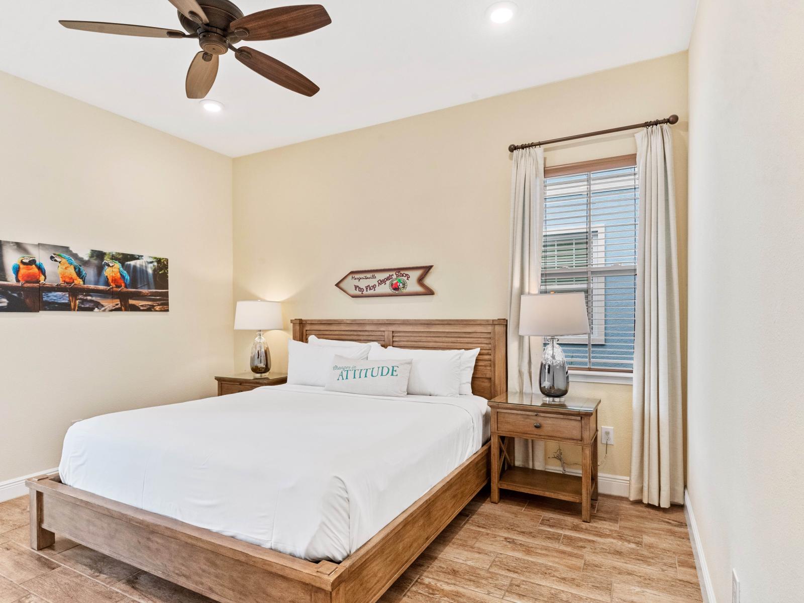 Stylish bedroom of the cottage in Kissimmee Florida - Cozy double bed for relaxation - Spacious bedroom offering comfort and style - Well-appointed bedroom with neutral tones for a calming atmosphere