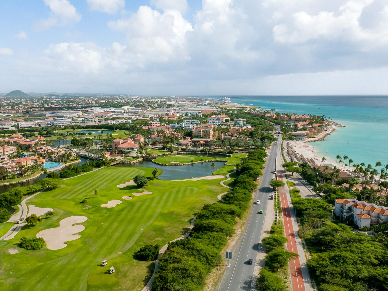 Tee off amidst paradise: Divi Village Golf Course in Noord Aruba offers not only an exceptional game but also breathtaking vistas, creating a refreshing and mesmerizing environment for every player.