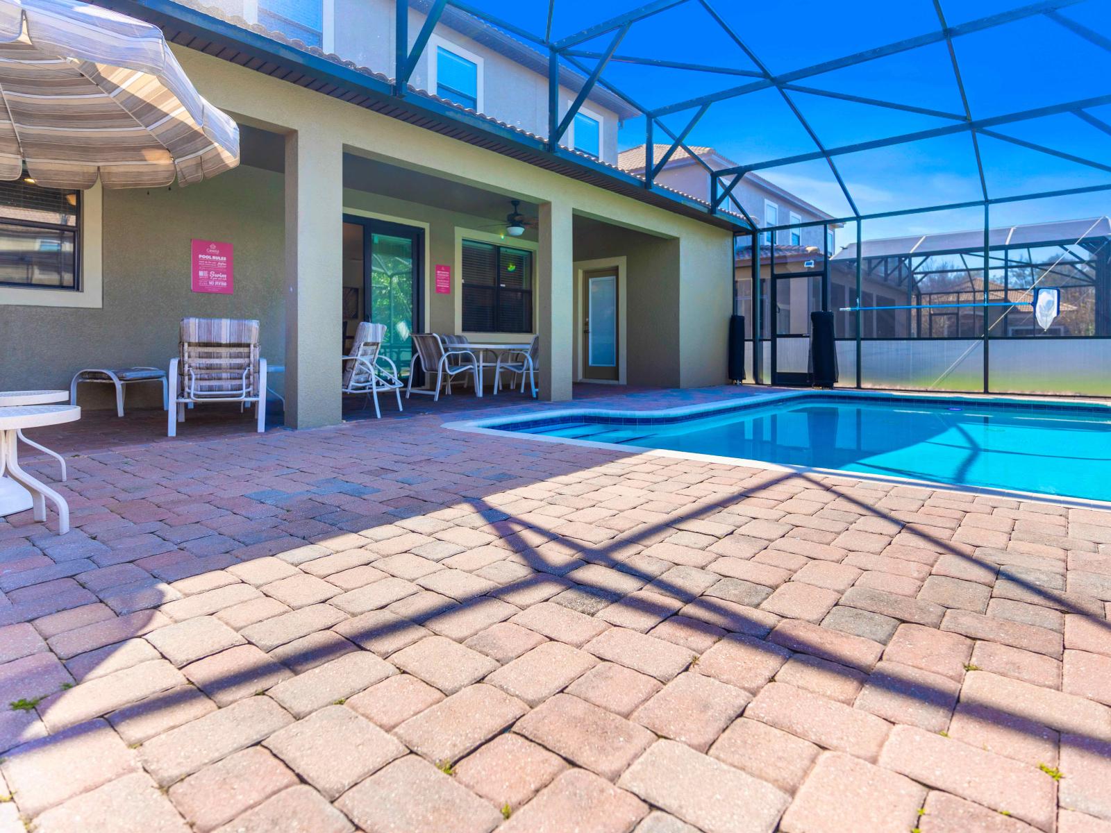 Outdoor Dining on the Patio  Soak up the Florida sun while relaxing on the comfortable chaise lounge chairs and enjoy lunch and evening meals at the outdoor dining area.