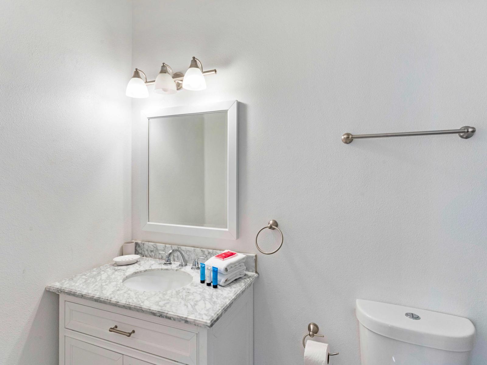 Classy Bathroom of the apartment in Kissimmee - Beautiful Vanity with large size wall mirror - Sufficient storage space - Neat and clean toilet seat - Availability of all bathroom amenities - Stunning glass cabin shower area - Neat and cosy Bathtub