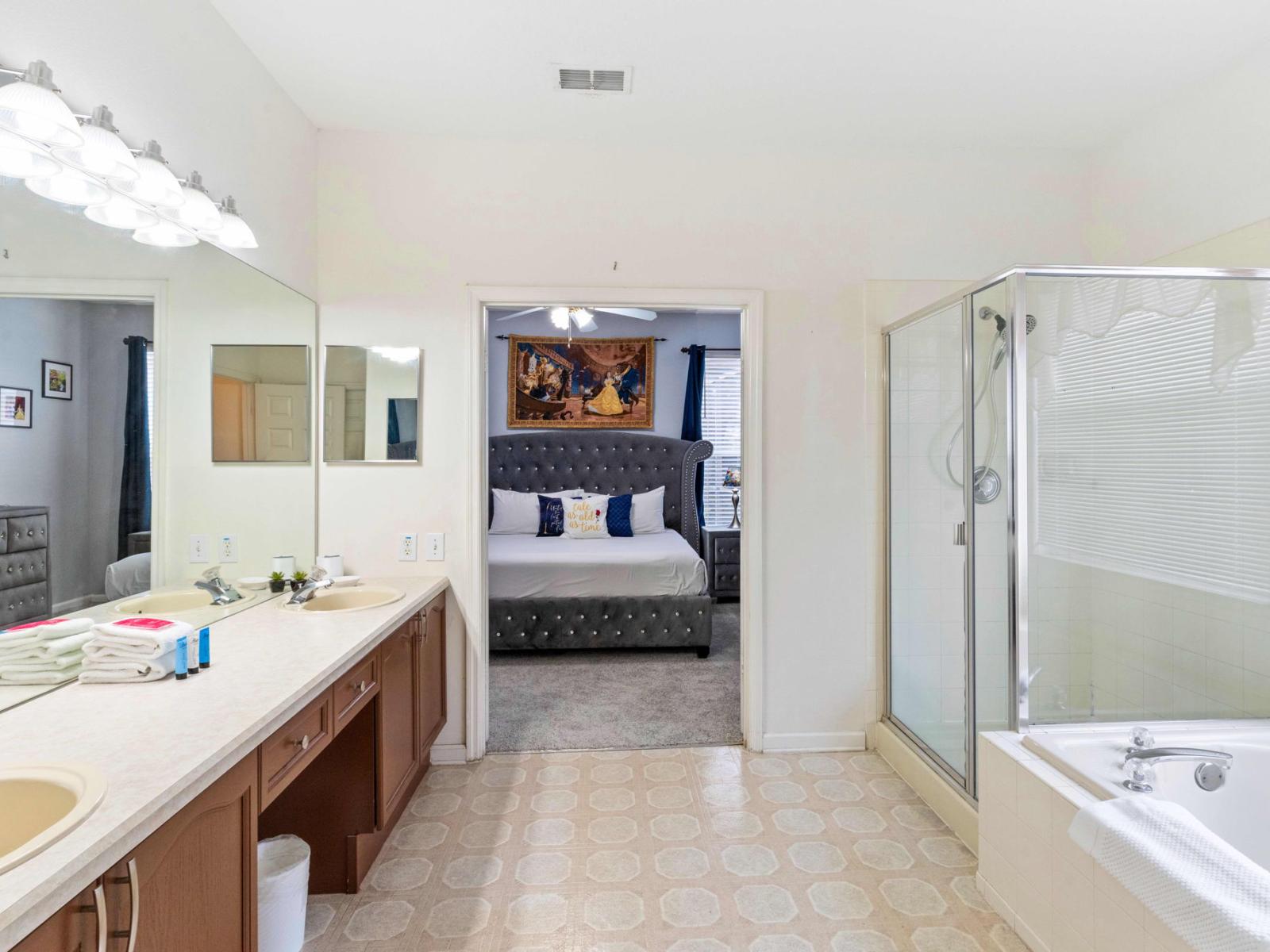 Classy Bathroom of the apartment in Kissimmee - Beautiful Vanity with large size wall mirror - Sufficient storage space - Neat and clean toilet seat - Availability of all bathroom amenities - Stunning glass cabin shower area - Neat and cosy Bathtub