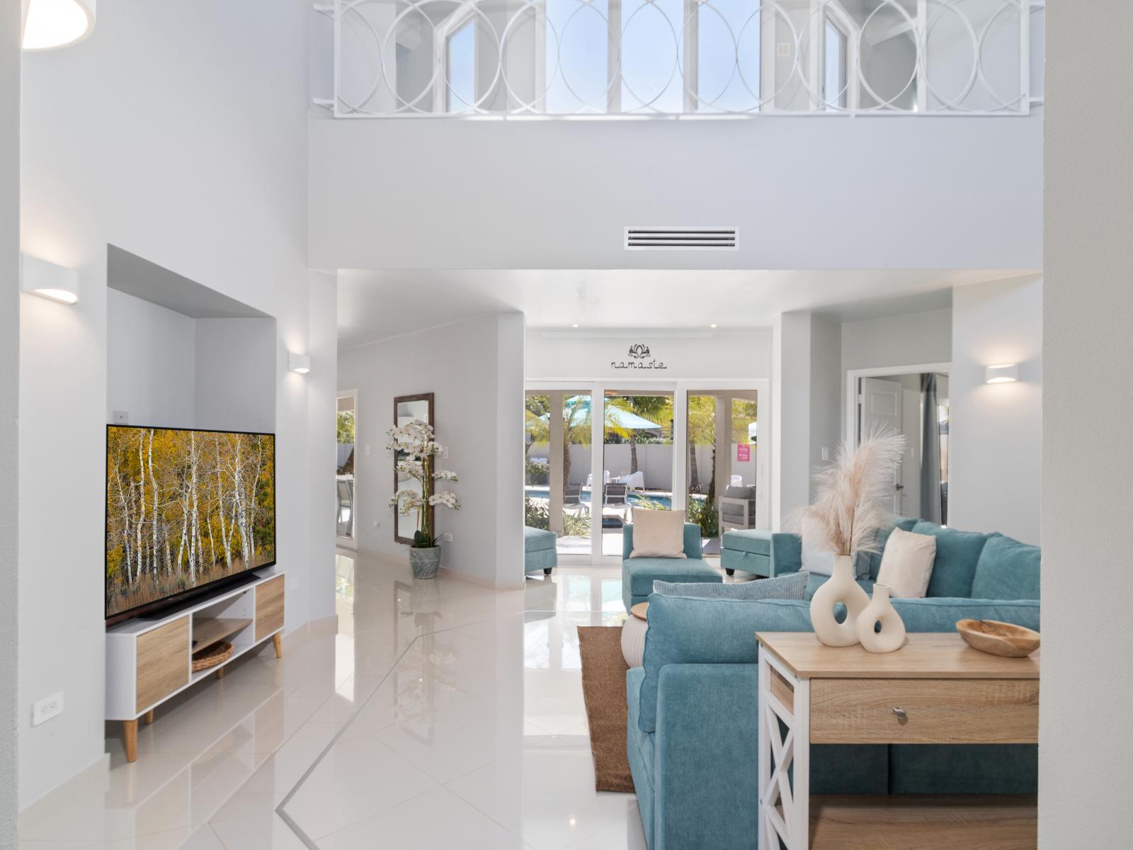 Spectacular living area of the villa in Noord Aruba - Cosy sofas - Elegantly decored living area - Large bright windows of the living area with Mesmerizing views - Beautifully furnished floor - Availability of TV and Netflix