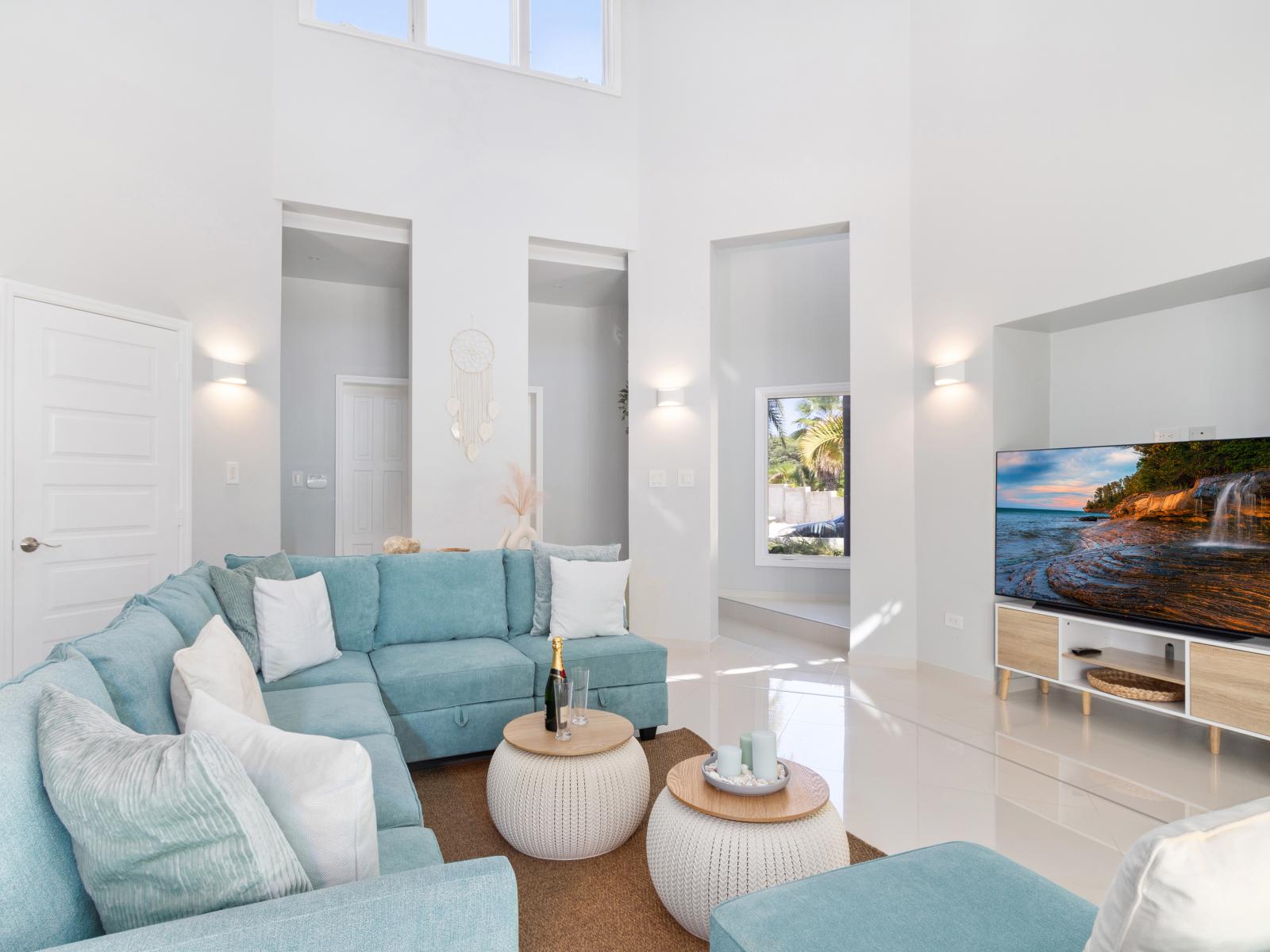 Spectacular living area of the villa in Noord Aruba - Cosy sofas - Elegantly decored living area - Large bright windows of the living area with Mesmerizing views - Beautifully furnished floor - Availability of TV and Netflix