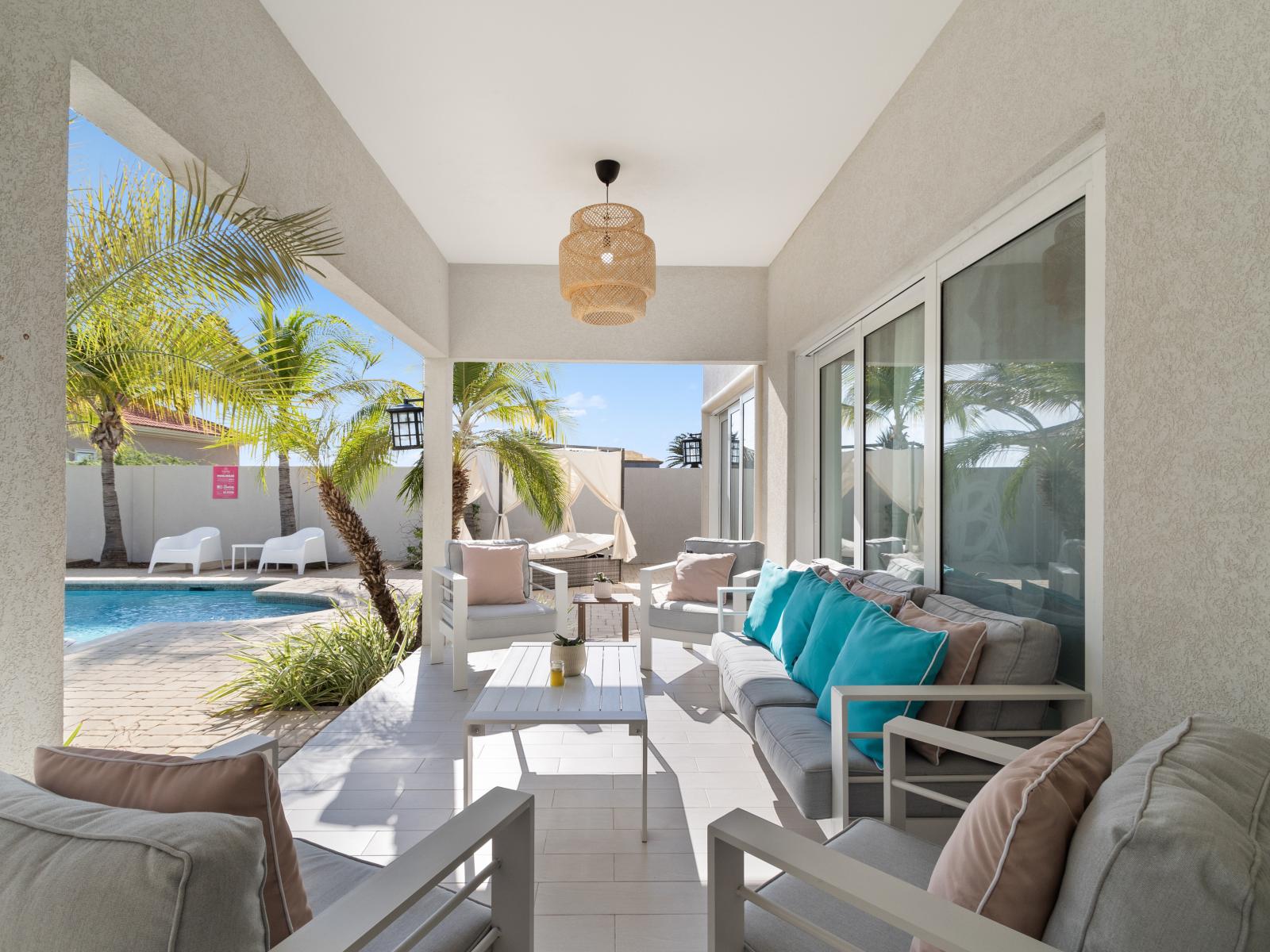 Lush outdoor Seating Area of the villa in Noord Aruba - Perfect Spot for Pictures - Refreshing Atmosphere - Beautifully painted wall - Magnificently decored with refreshing plants pots