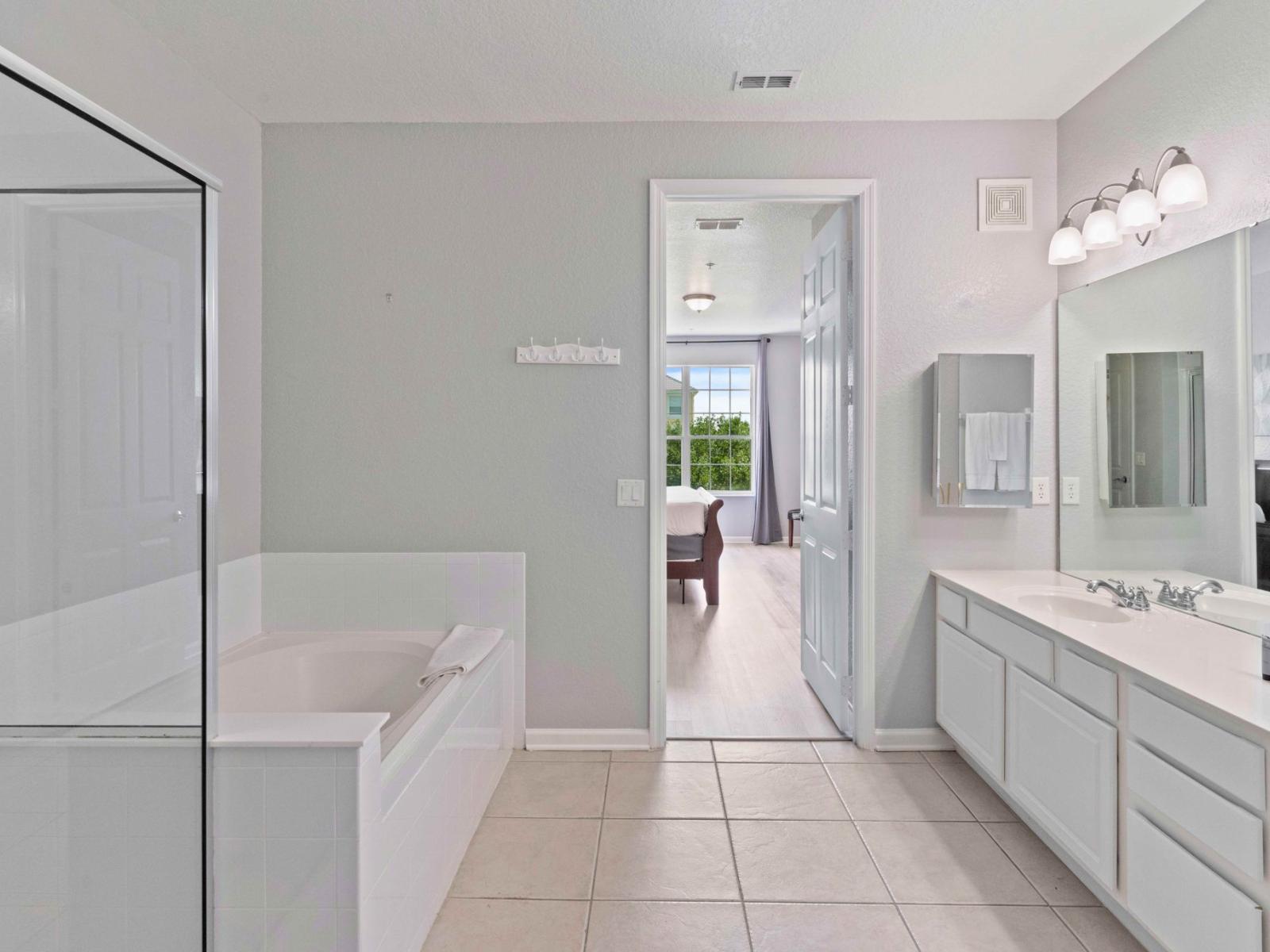 High-class bathroom  of the condo in Orlando - Discover refreshing ambiance in comfy bathroom - Complete with a luxurious vanity with large mirror - Amazing walk-in shower for a spa-like retreat - Neat and cozy bathtub