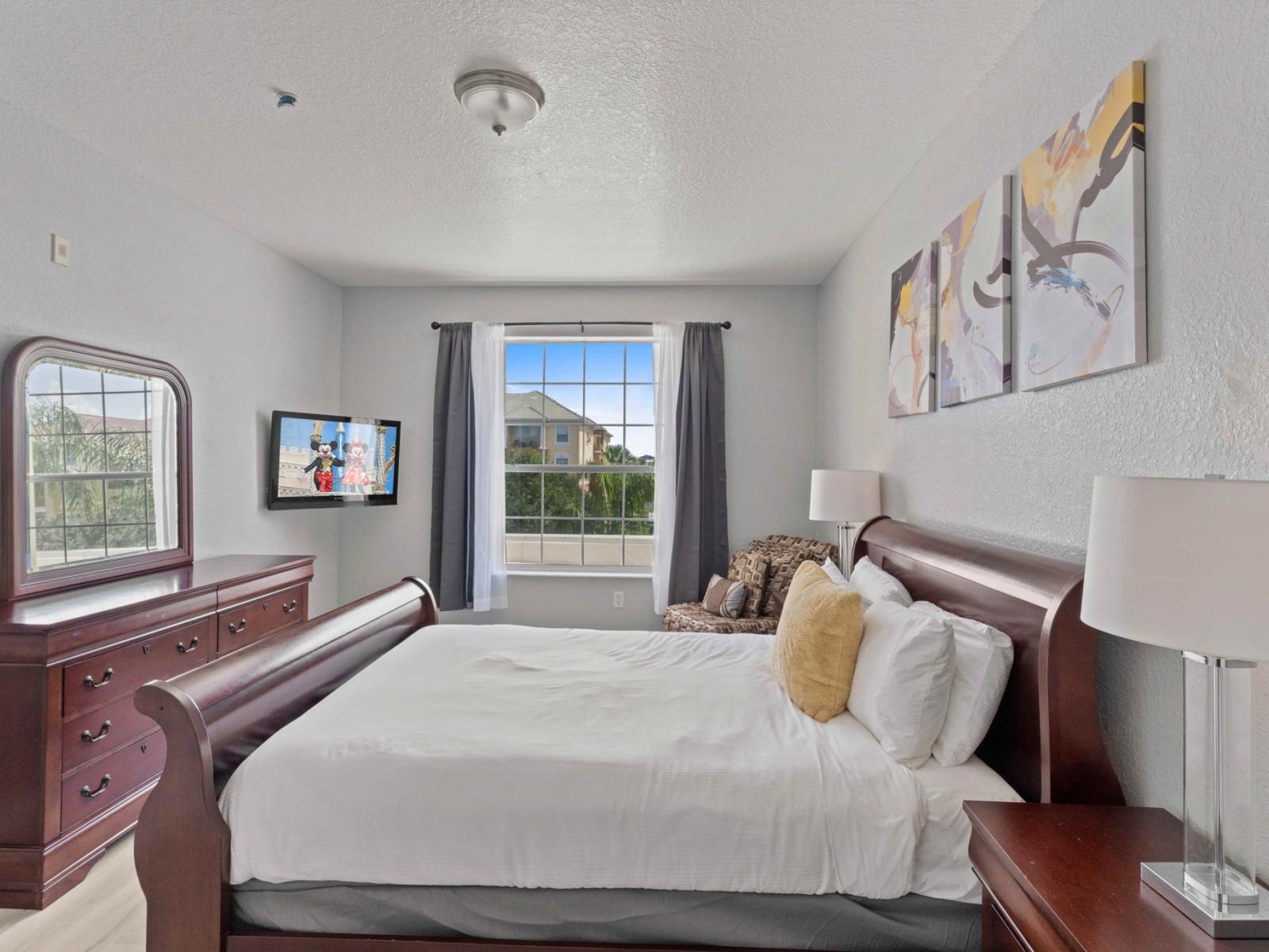 Relaxing bedroom of the condo in Orlando - Featuring a doubled bed - Experience the opulence and tranquility with the majestic decor - Bright and airy windows with beautiful views - Strategic use of space for a dressing table with plenty storage