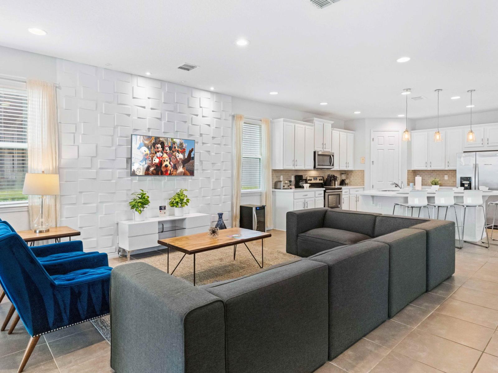 Magnificent living area of the home in Kissimmee Florida - Plush and comfortable seating arrangements - Stylish, contemporary furnishings enhancing the aesthetic - Smart TV and Netflix - Flexible seating options for comfort and adaptability