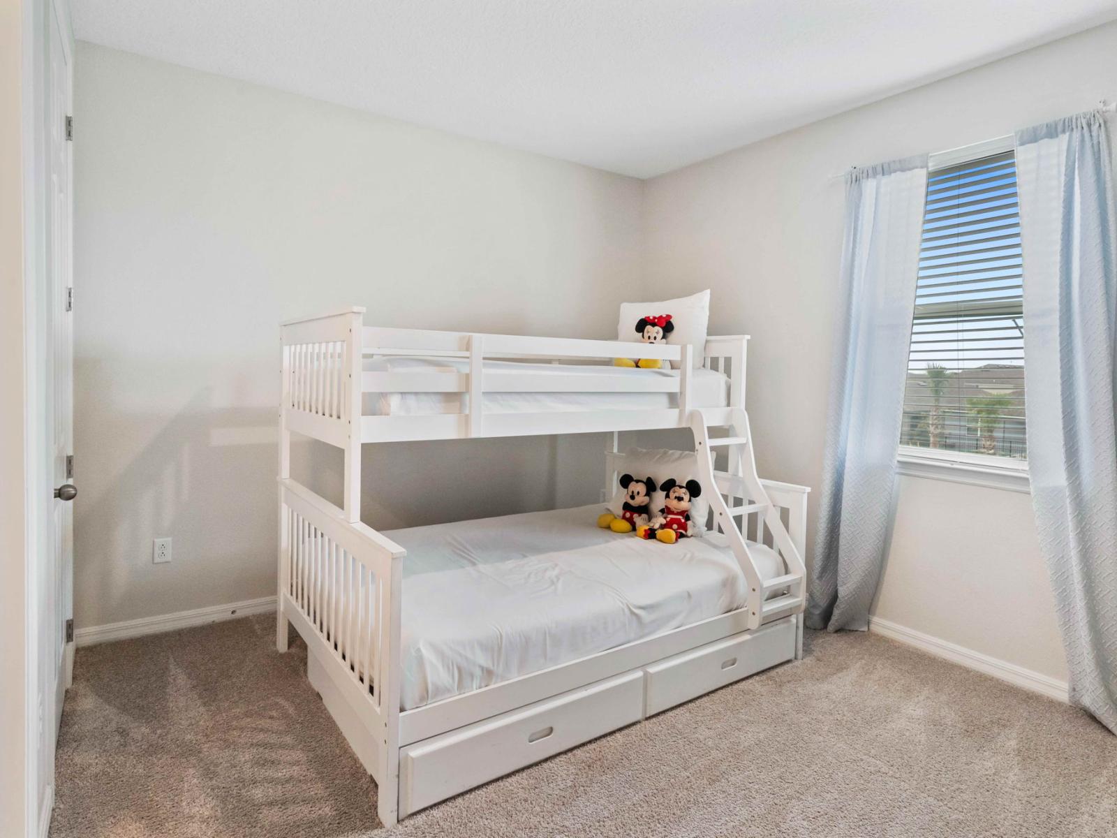 Relaxing bedroom of the home in Kissimmee Florida - Rest peacefully in this retreat - A double deck bed - Providing a cozy and private space for a good night's sleep