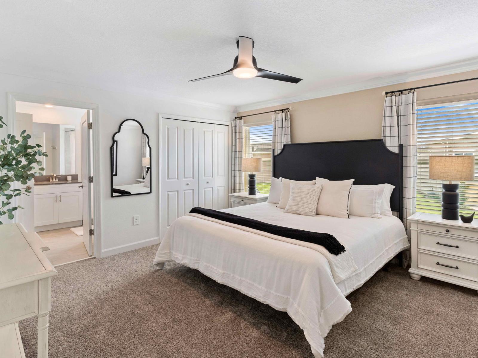 Deluxe bedroom of the townhouse in Kissimmee Florida - Retreat to the bedroom with a comfortable double bed - Smart TV and Netflix - Serene and stylish atmosphere for your stay