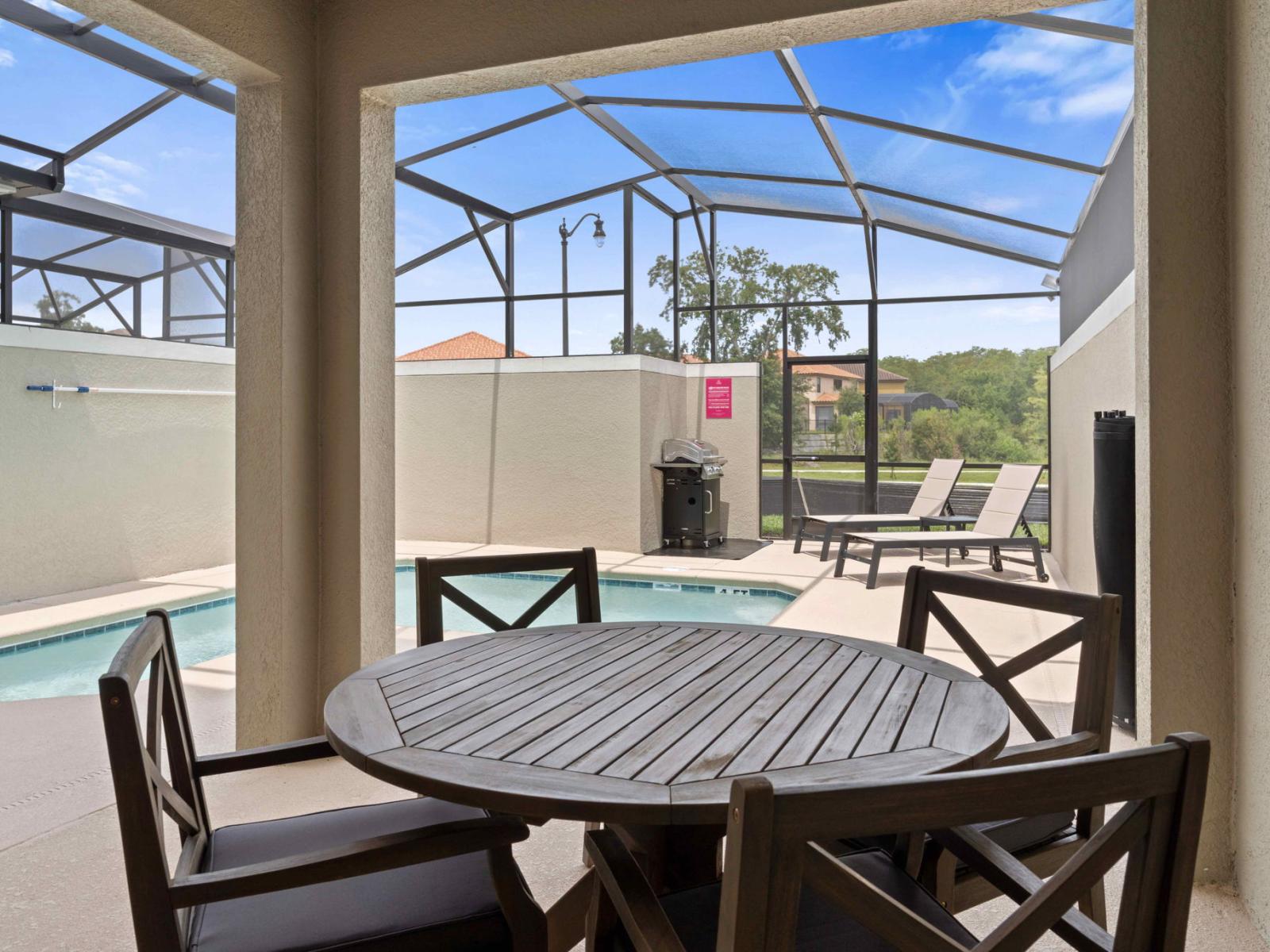 Outdoor dining area by the private pool of the townhouse in Kissimmee Florida - Al fresco elegance awaits in the outdoor dining area - Where every meal becomes a celebration - Dine under the open sky and savor the taste of paradise