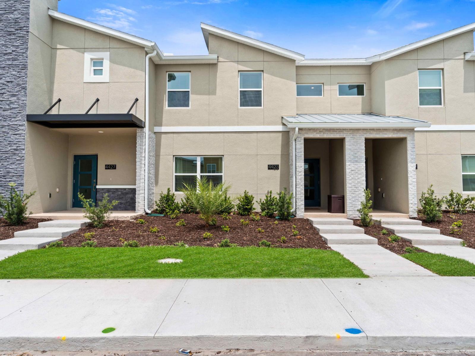 Welcoming entrance of the townhouse in Kissimmee Florida - Enter a world of charm and comfort through beautifully adorned entrance - Beautifully designed building, inviting you to a cozy and stylish retreat