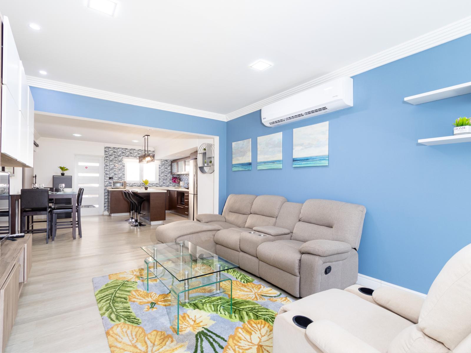 Luxurious living area of the 3BR House in Oranjestad Aruba - Cozy sofas - Elite ambiance - Beautifully decored living area - Availability of TV and Netflix - Soul relaxing space