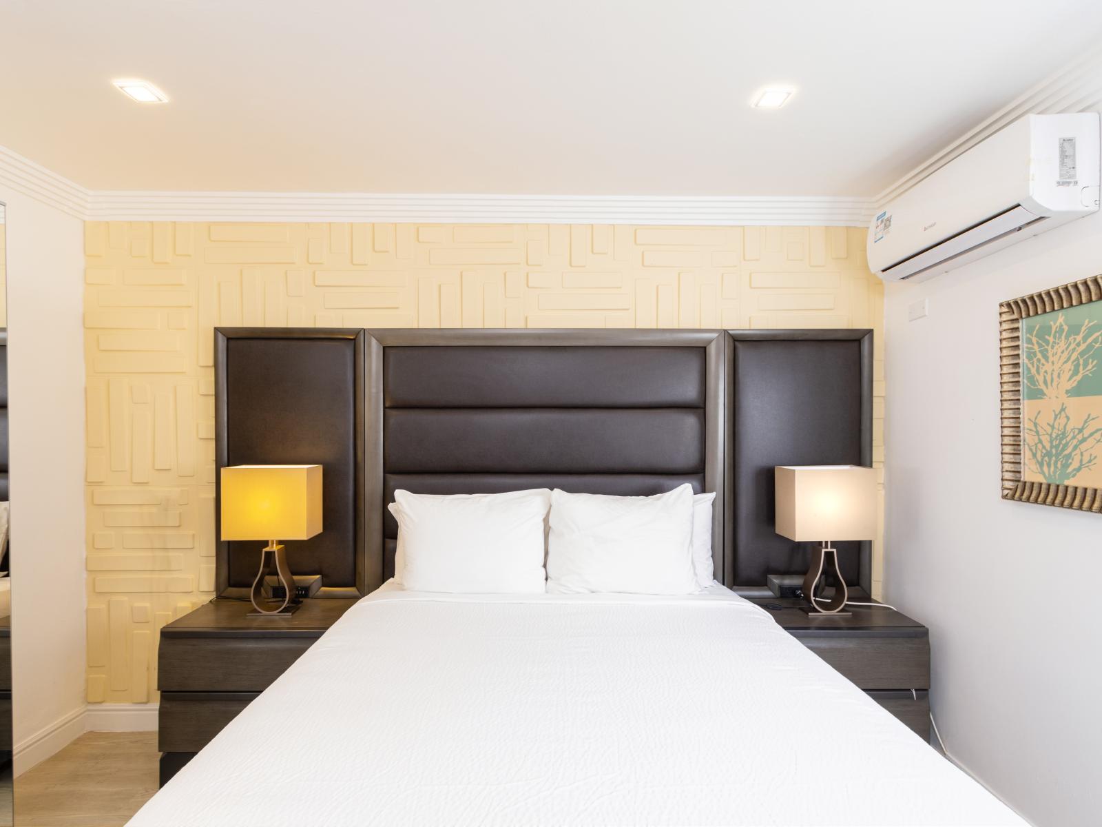 Elevated Bedroom of the 3BR House in Oranjestad Aruba - Queen Size bed - Elegant side lamps - Luxurious bedding for a restful night's sleep