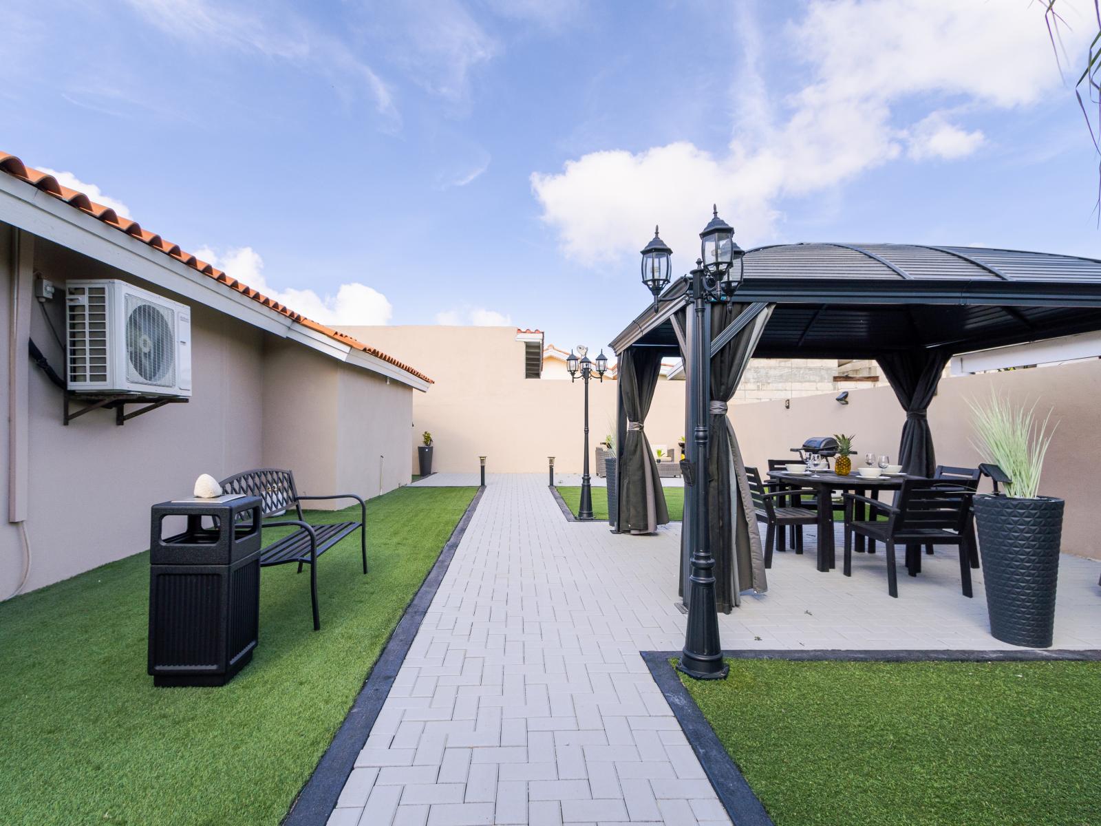 Fabulous Outdoor sitting area of the 3BR House in Oranjestad  Aruba - Beautiful sitting area - Elite sitting in soul enhancing environment  - Mesmerizing views - Refreshing Environment