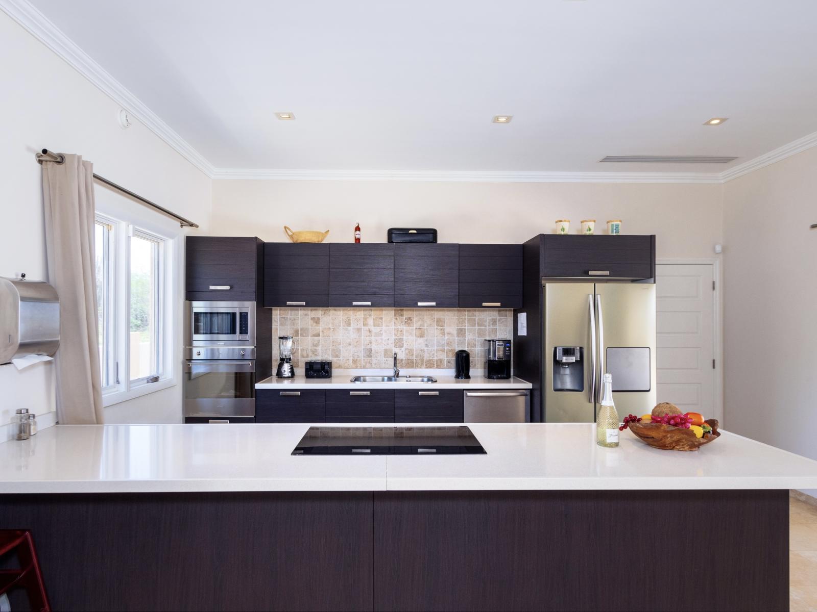 Modern Elegance: Cook in Style with Stainless Steel Appliances in Our Sleek Kitchen! 🍳✨