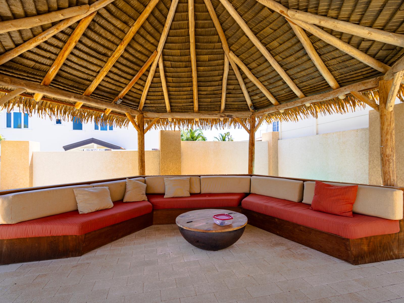 Shaded Serenity: Relax and Unwind in Our Gazebo Lounge, Sheltered from the Midday Sun! 🌞🌿