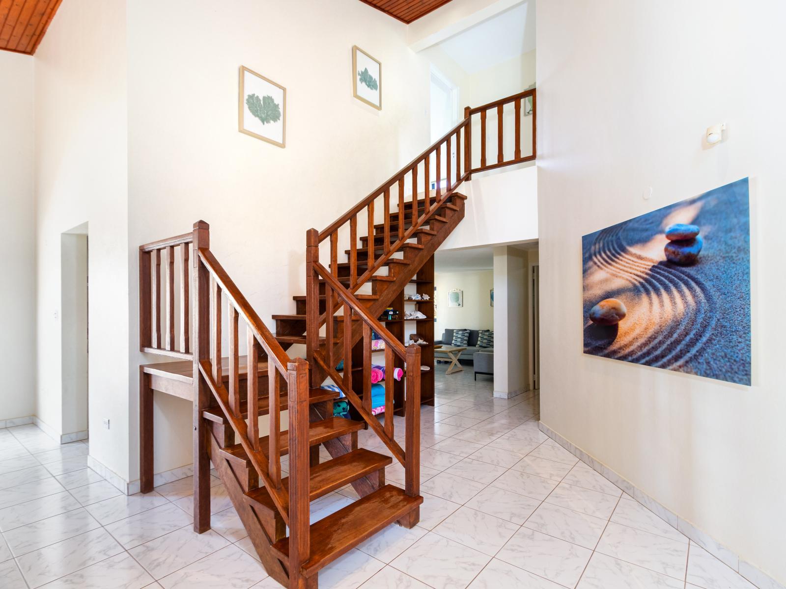 Beautiful Villa in Noord Aruba - Stairs to the second floor - Luxurious decor for a lavish ambiance