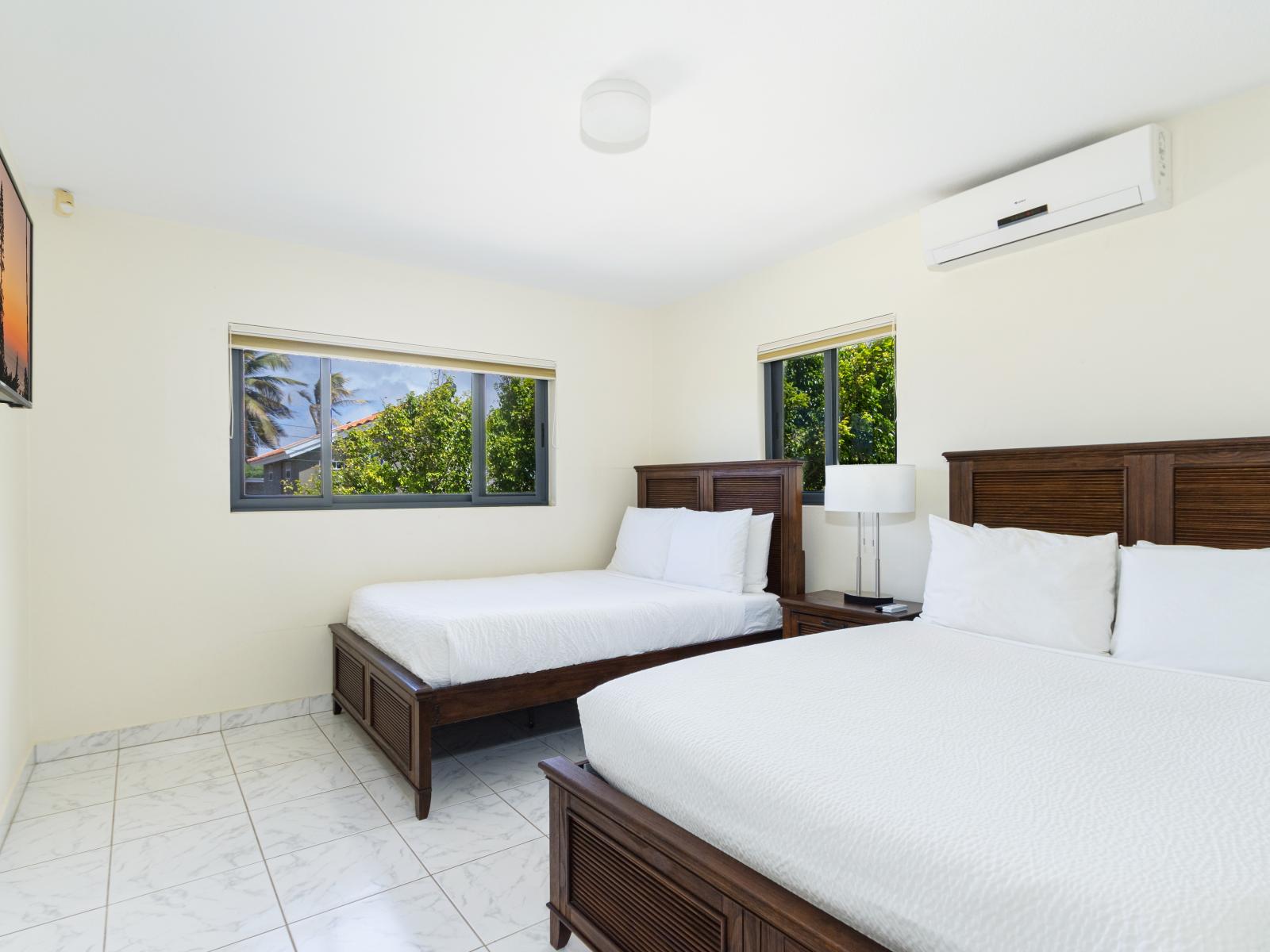 Premium Bedroom of the Villa in Noord Aruba - Plenty of closet space - Comfy 2 Queen bed - Smart TV and Netflix