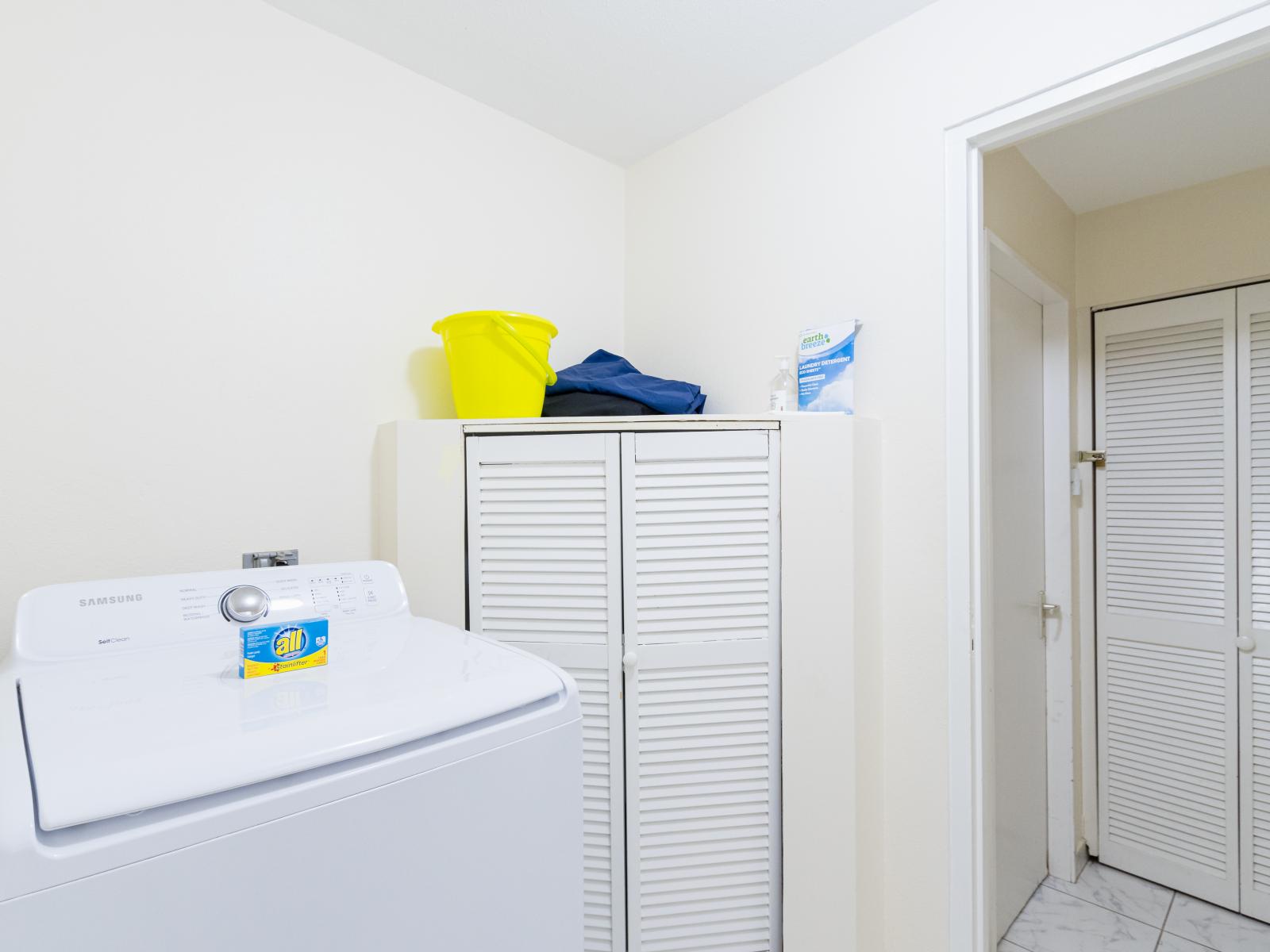 Clean laundry room of the Villa in Noord Aruba - Step into our laundry room - Equipped with a washer and dryer - Chores become a breeze amidst convenience and comfort