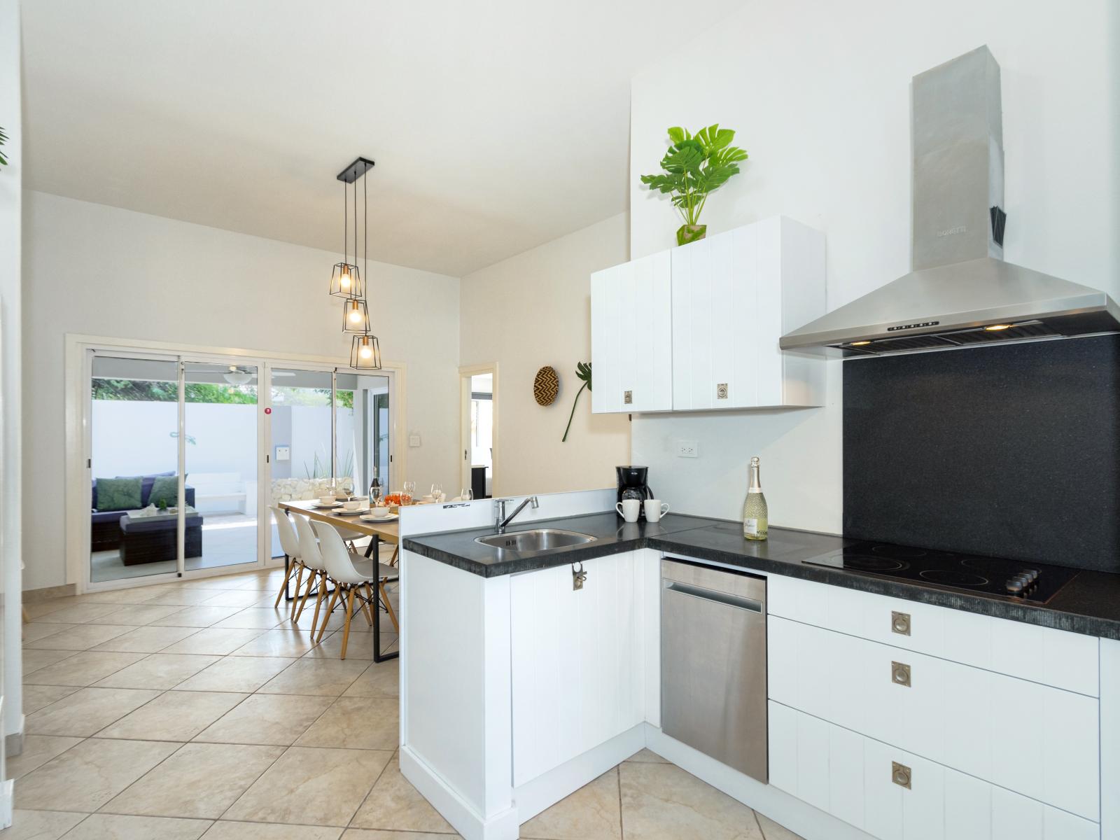 Exclusive and fully equipped kitchen of the villa in Noord, Aruba - Availability of all kitchen accessories - Elegant lighting - Large amount of storage - Sufficient space to walk and work according to your ease - Excellent bright space of villa