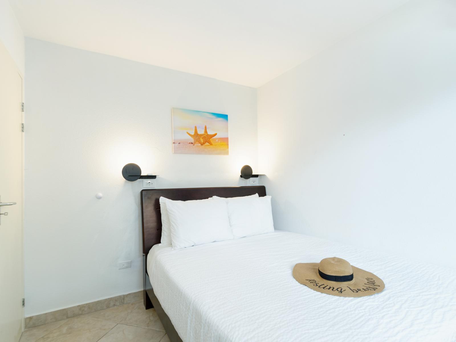 Elegant Bedroom of the 3BR house in Noord Aruba - Cozy Double Bed - Elegant Décor - Smart TV and Netflix