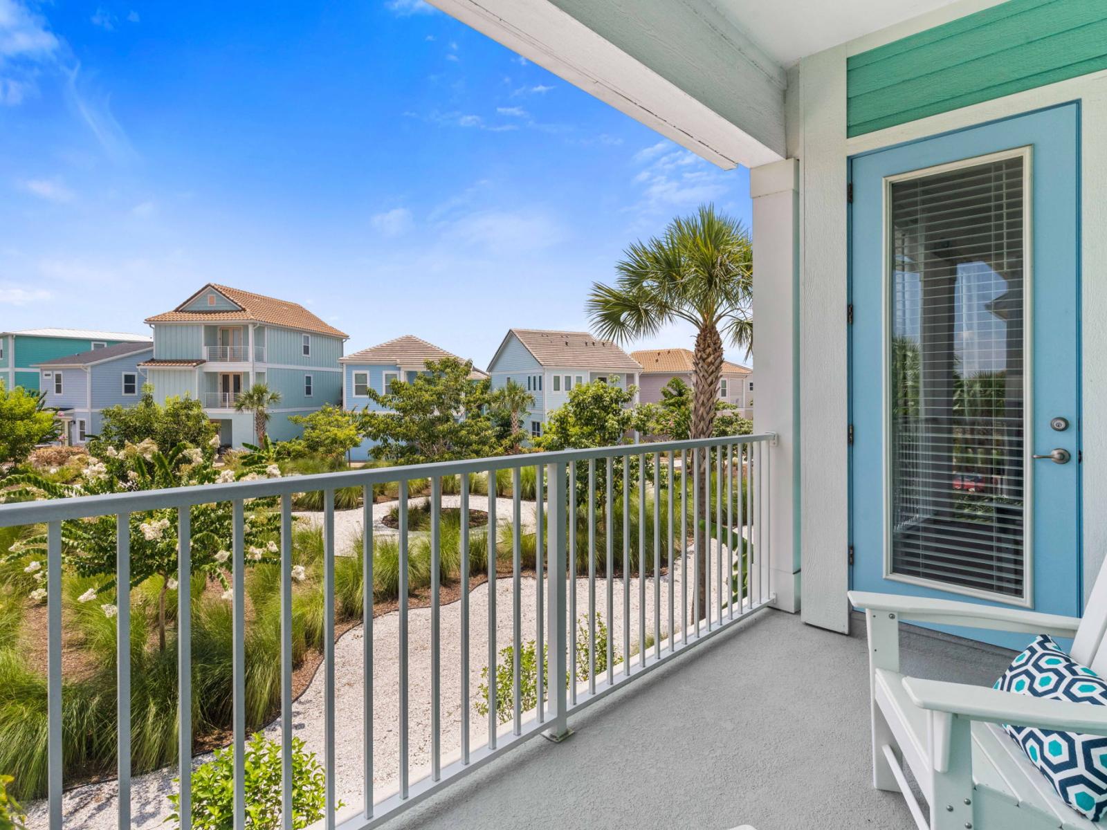 Private balcony  of the townhouse in Reunion Florida - Feel the breeze outdoors, be in a tranquil area - Panoramic views of the surrounding area - Perfect spot for morning coffee or evening cocktails