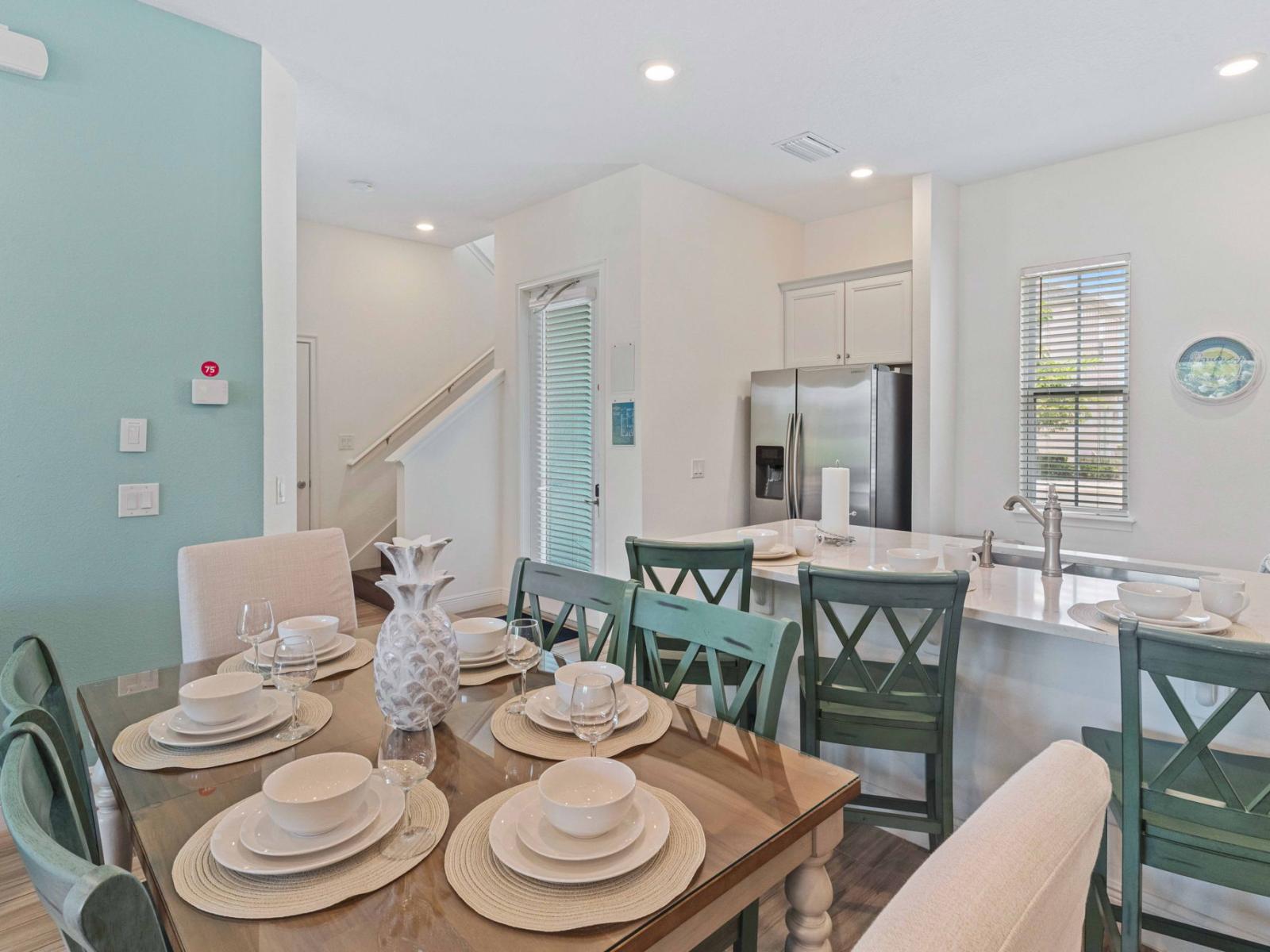 Chic dining and kitchen of the townhouse in Reunion Florida - 6 Persons dining - Well-lit workspace with strategically placed task lighting - A space offering comfort and convenience