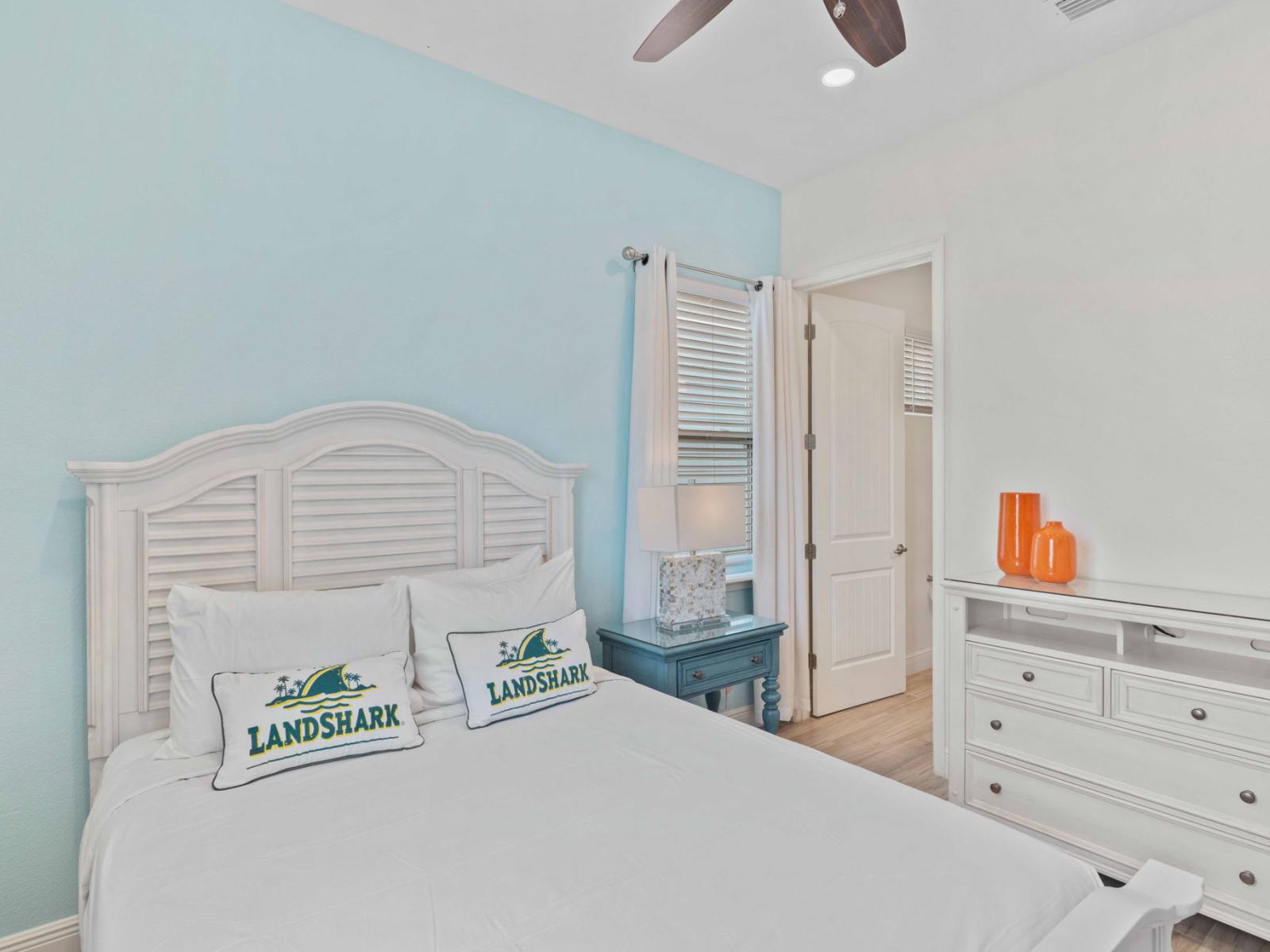 Fanciful bedroom of the townhouse in Reunion Florida - Cozy retreat with a plush bed, perfect for relaxation - Comfy double bed for restful nights - Luxurious bedding for a restful night's sleep