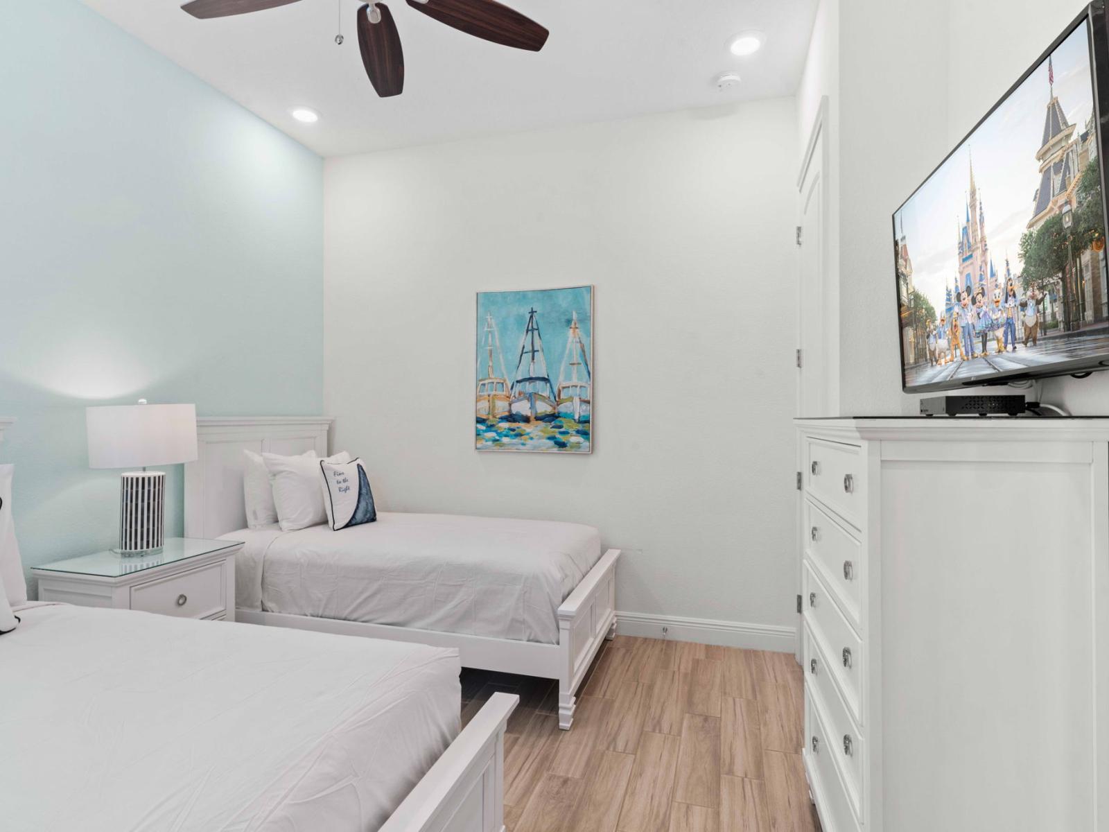 Comfy bedroom of the townhouse in Reunion Florida - Experience the perfect blend of comfort and companionship in inviting room - Offering two single beds - Smart TV and Netflix - Well-appointed bedroom with neutral tones for a calming atmosphere