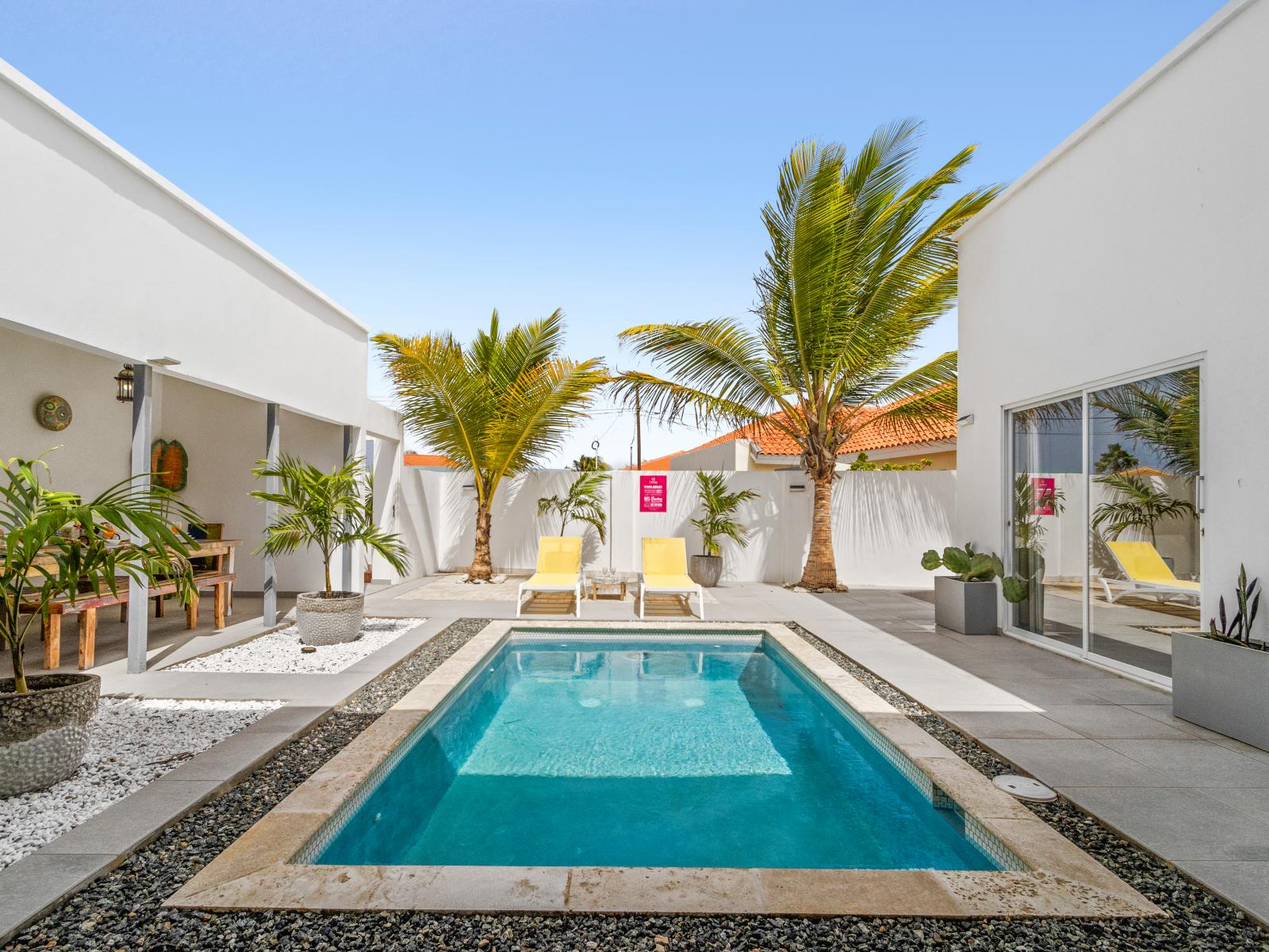 Stunning pool Area of the home in Noord Aruba - Escape to paradise within our secluded tropical pool haven - Tranquility and natural beauty converge in perfect harmony