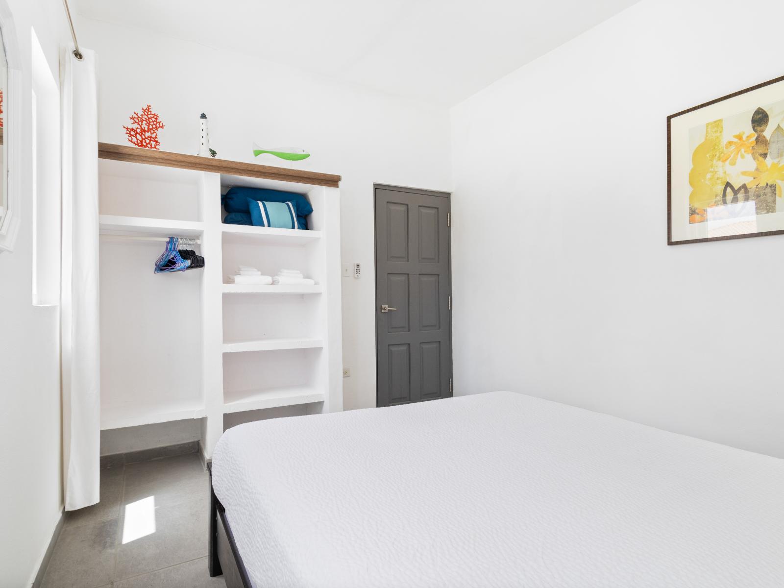 Pompous Bedroom of the home in Noord Aruba - Plenty of closet space - Thoughtful storage solutions with stylish shelves - Refreshing Ambiance