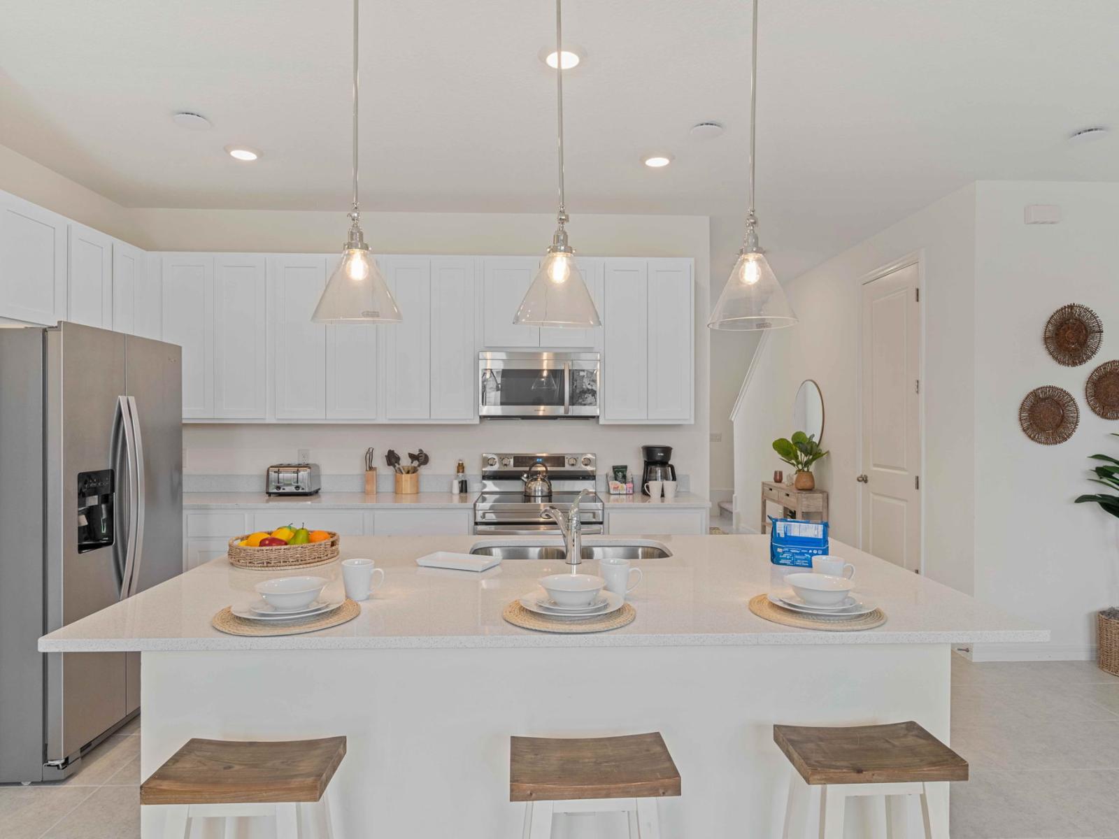 Timeless Elegance: Embrace the Perfect Blend of White and Wooden Details in this Chic and Functional Kitchen Space.