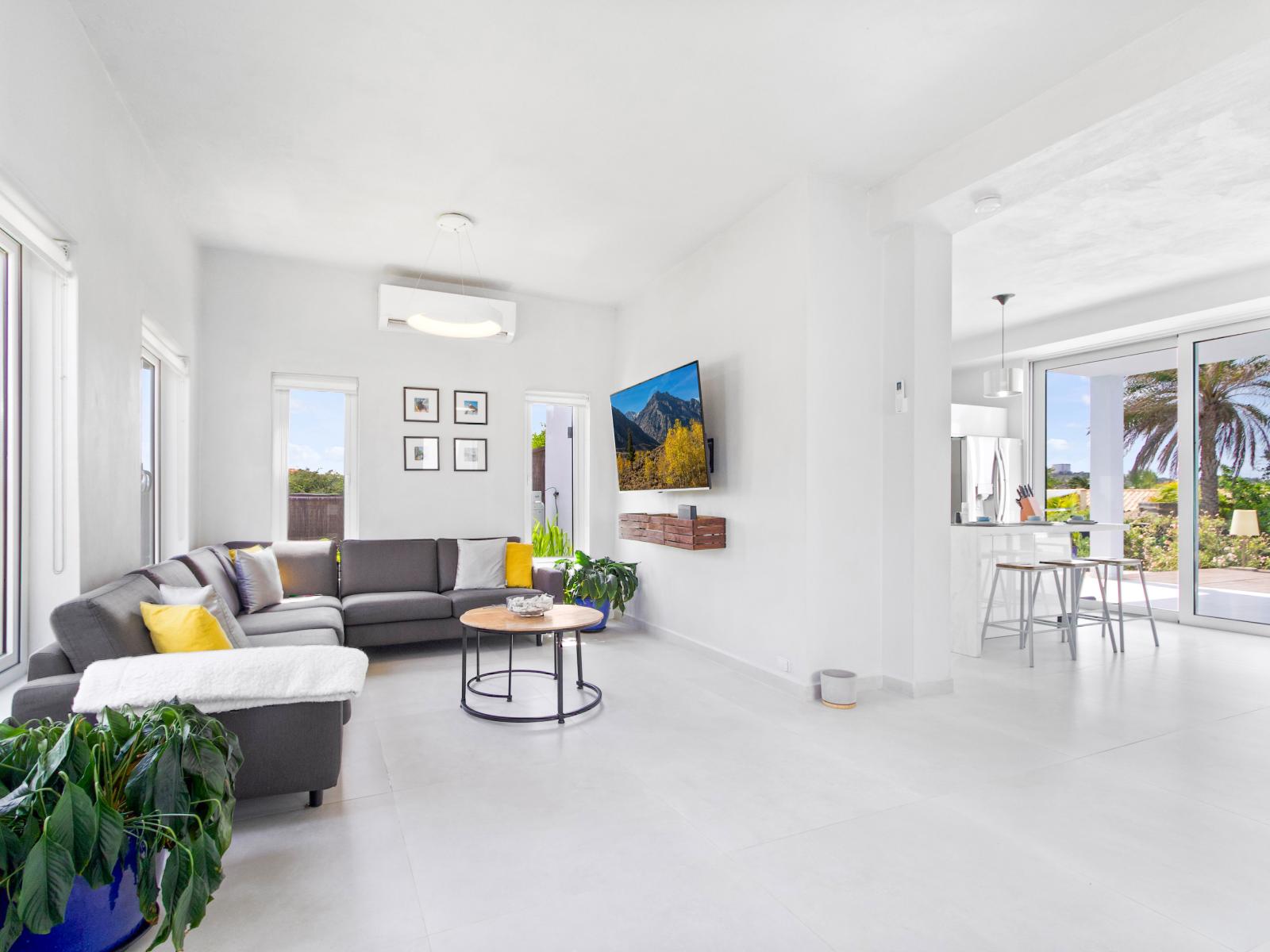 Pleasant Living Area of the vacation home in Aruba - Living room with AC