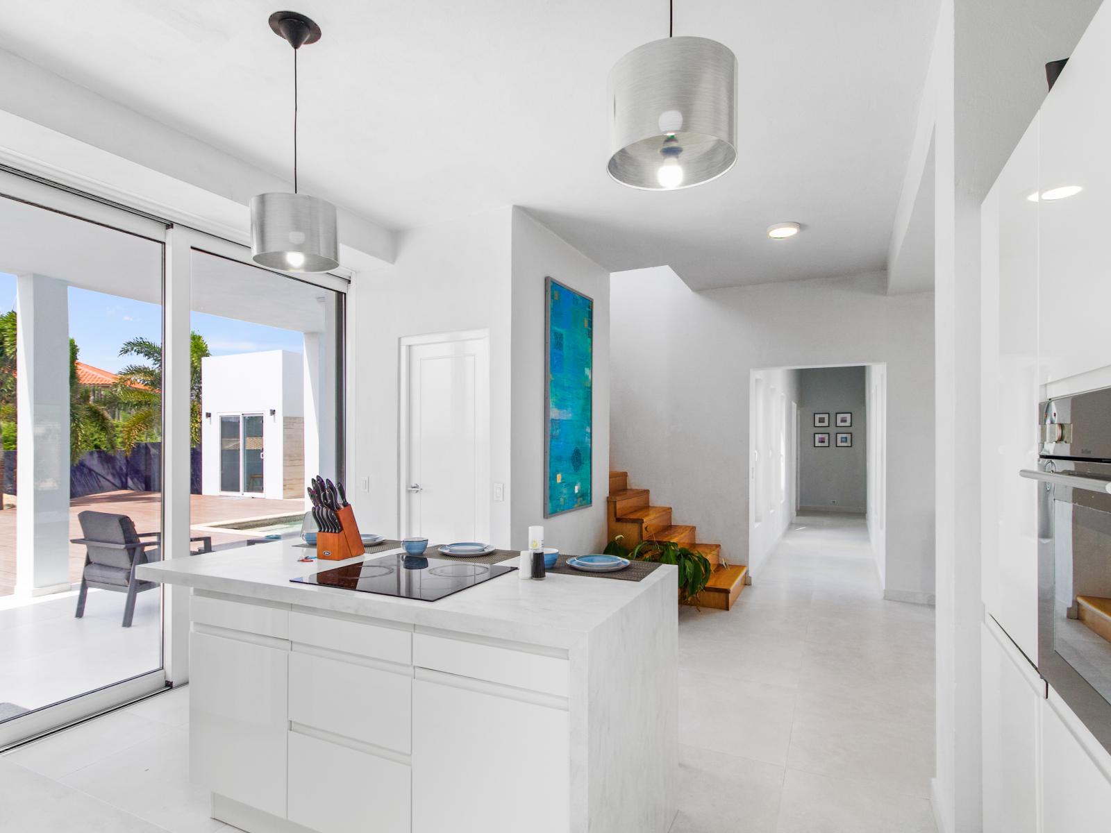 Lush Kitchen of the vacation home in Aruba - A sleek kitchen island  - Modern appliances, perfect for gourmet cooking - Well-lit workspace with strategically placed task lighting