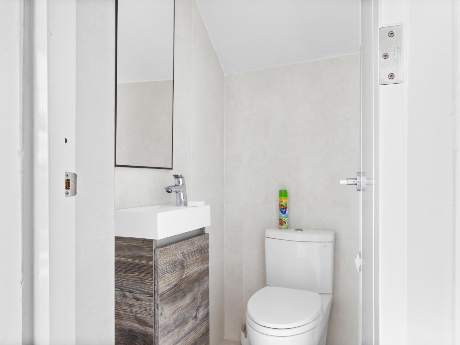 Convenience meets style in our half bathroom, featuring modern fixtures and a sleek design. This compact yet functional space is perfect for quick refreshes and includes all the essentials to ensure your comfort and convenience during your stay.