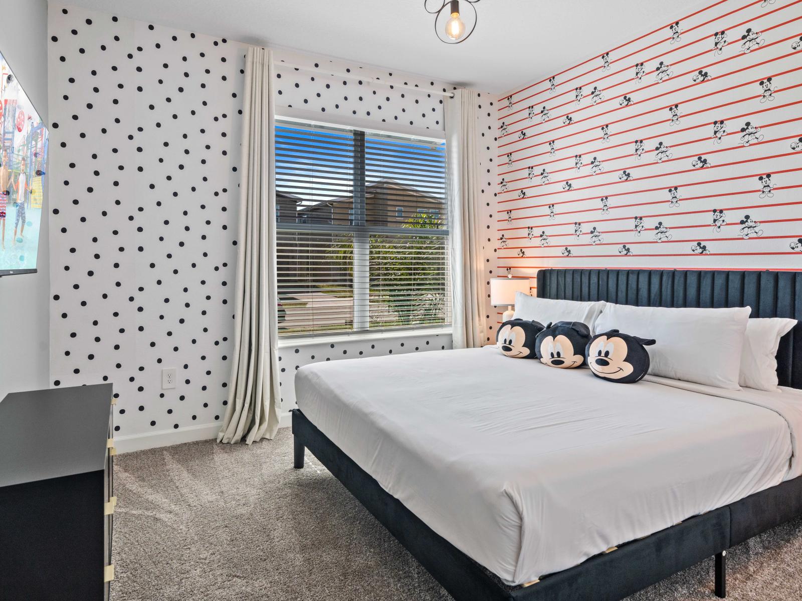 Micky Mouse Themed Bedroom of the Home in Davenport Florida - Experience the grandeur of king-sized bed - Smart TV and Netflix - Cozy retreat with a plush bed, perfect for relaxation
