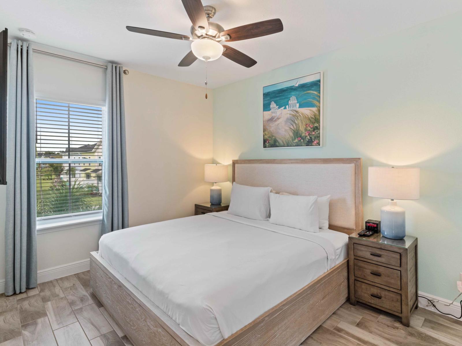 Calming bedroom of the cottage in Kissimmee Florida - Modern bedroom with sleek design and plenty of light - Smart TV and Netflix - Thoughtfully designed bedroom featuring functional and stylish furniture