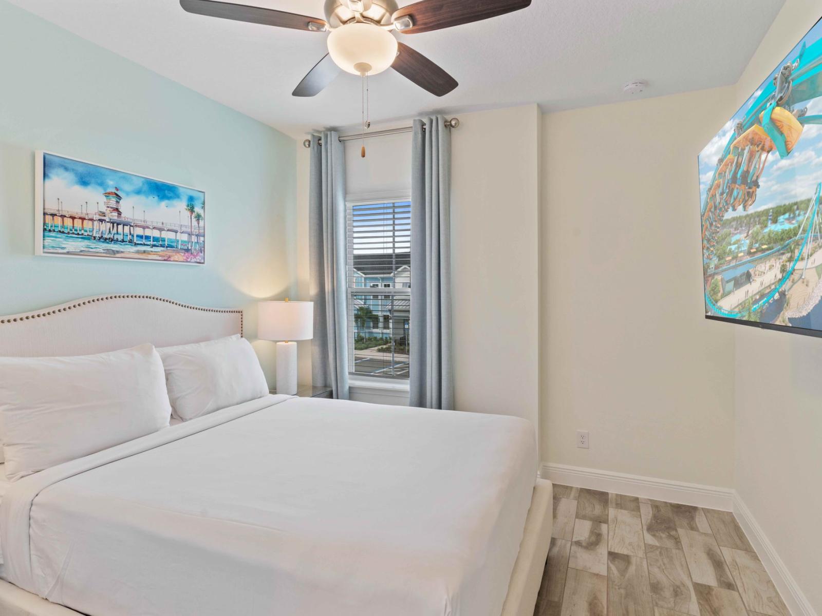 Inviting bedroom of the cottage in Kissimmee Florida - A comfortable and restful retreat to unwind - Smart TV and Netflix - Bedroom with a cozy ambiance, blending comfort and aesthetics